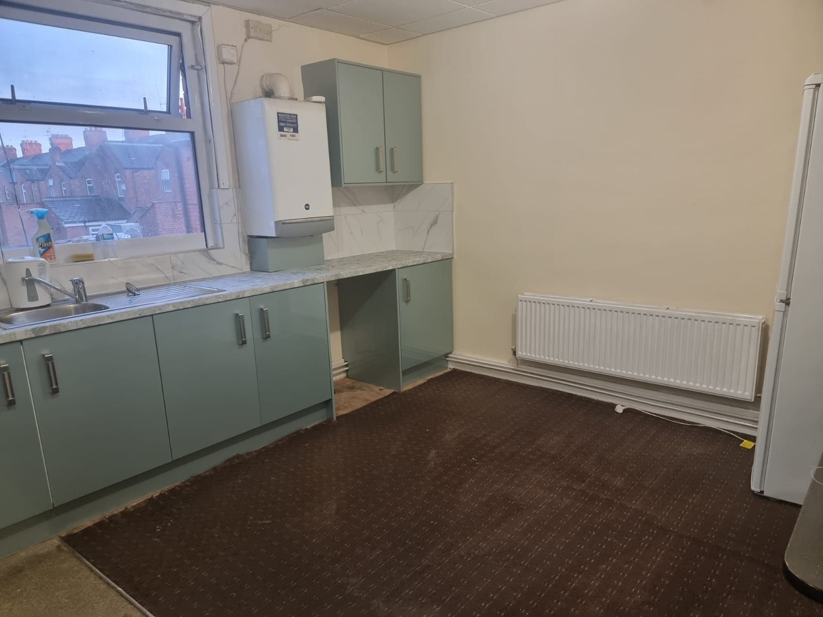 3 bedroom flat flat/apartment To Let in Leicester - Photograph 4.