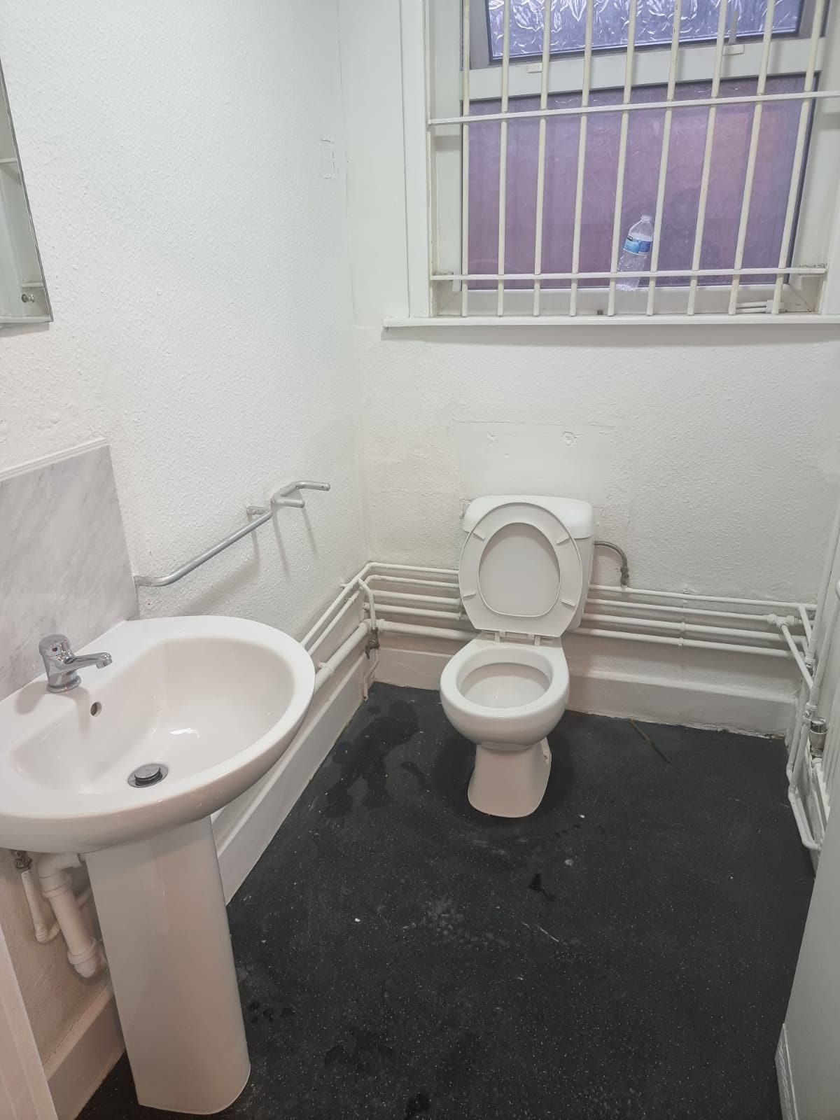 3 bedroom flat flat/apartment To Let in Leicester - Photograph 7.