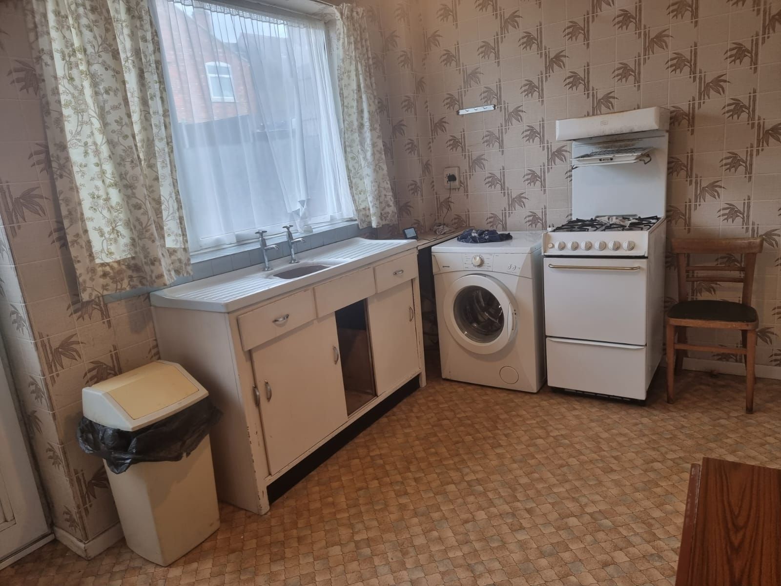 2 bedroom mid terraced house SSTC in Leicester - Photograph 5.