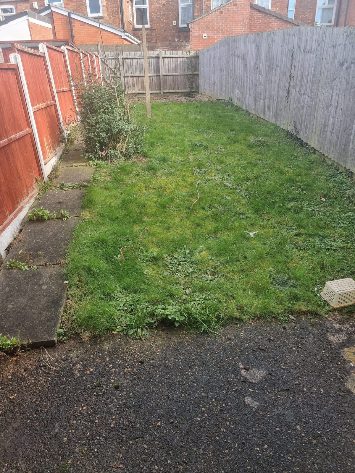 2 bedroom mid terraced house SSTC in Leicester - Photograph 10.