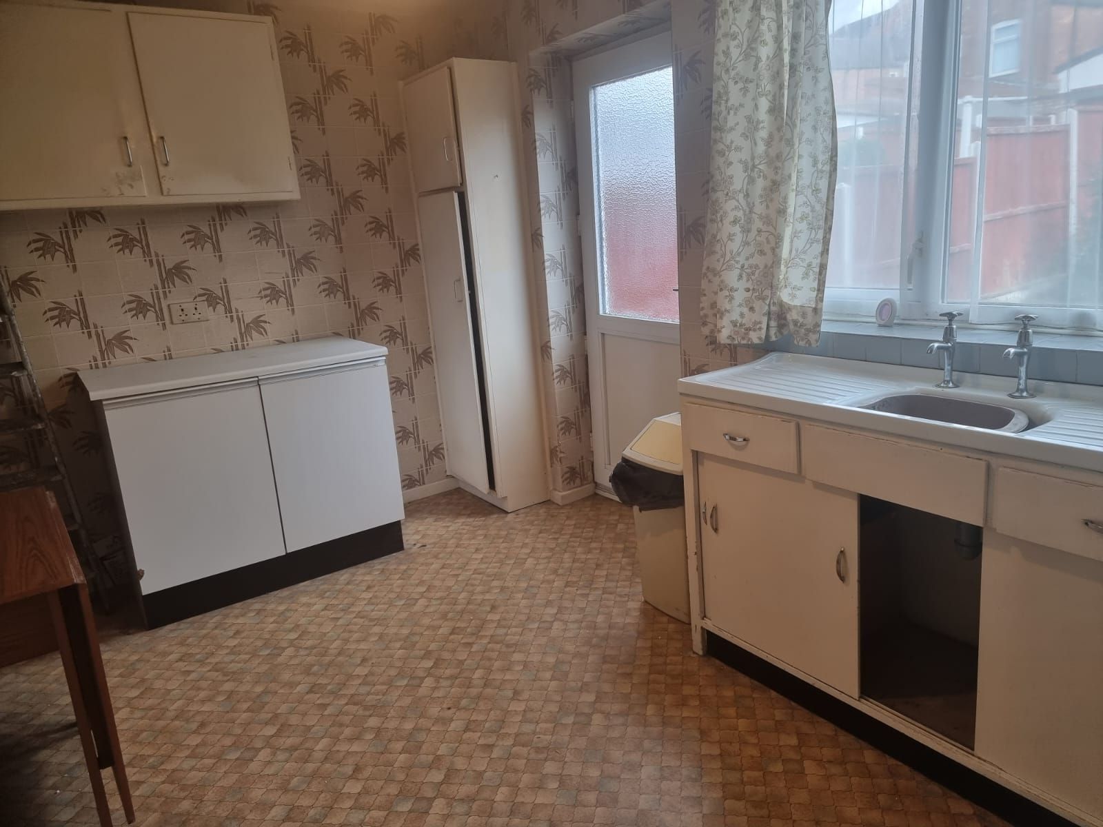 2 bedroom mid terraced house SSTC in Leicester - Photograph 4.