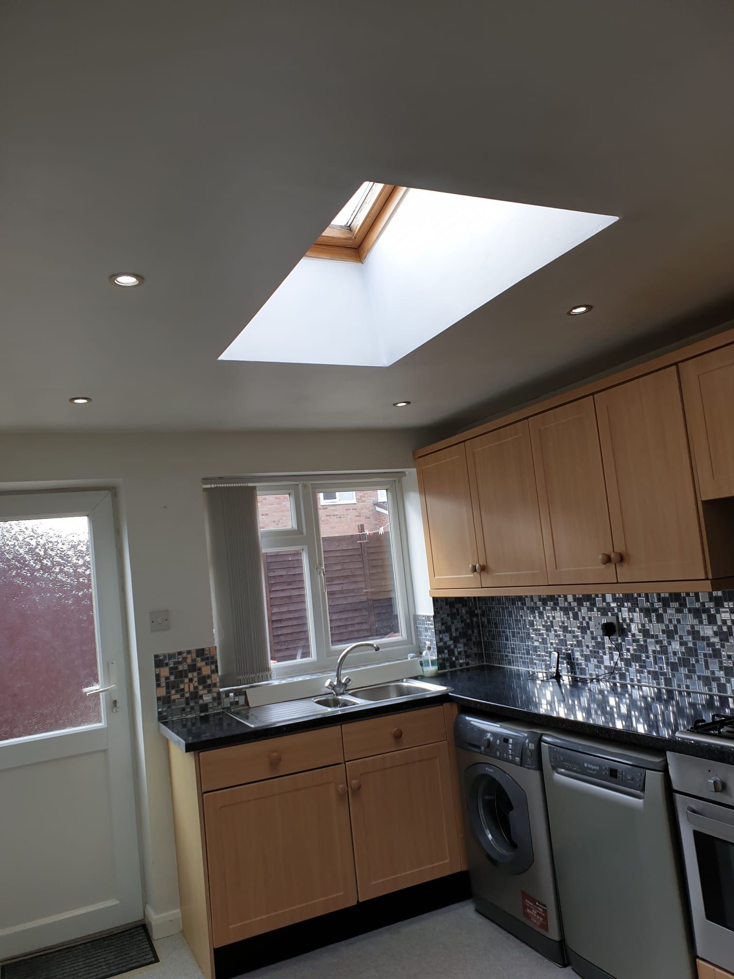 2 bedroom semi-detached house To Let in Leicester - Photograph 10.