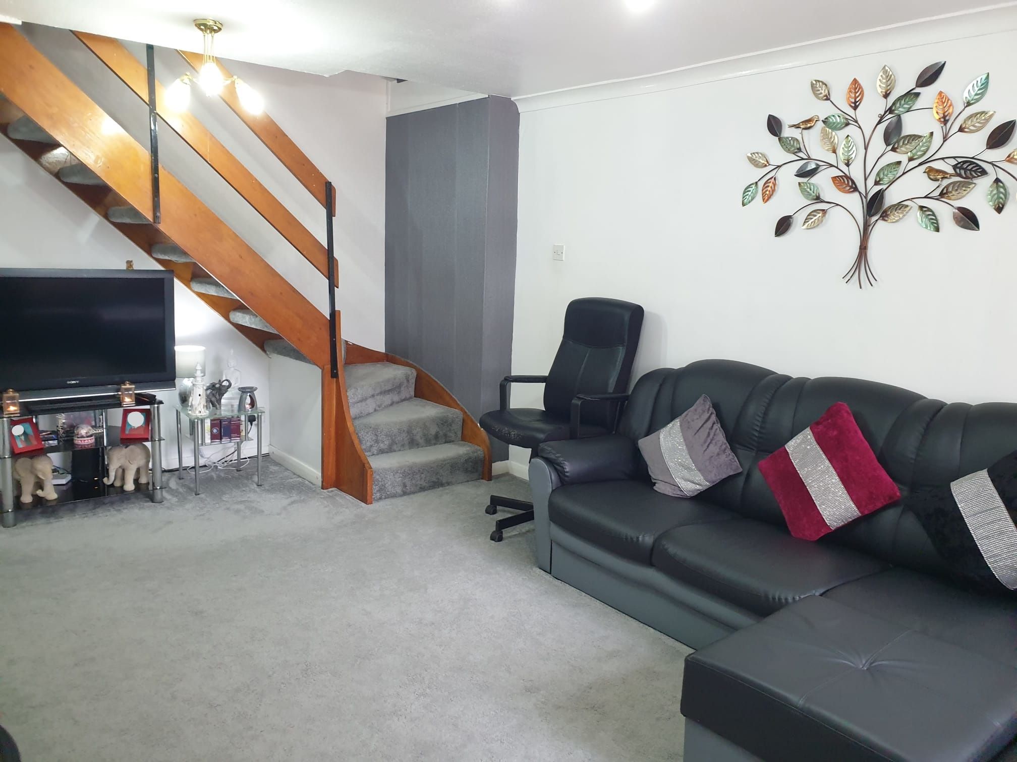 2 bedroom semi-detached house To Let in Leicester - Photograph 4.