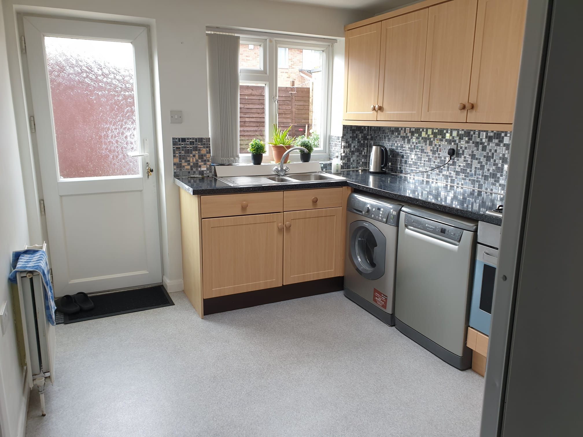 2 bedroom semi-detached house To Let in Leicester - Photograph 8.