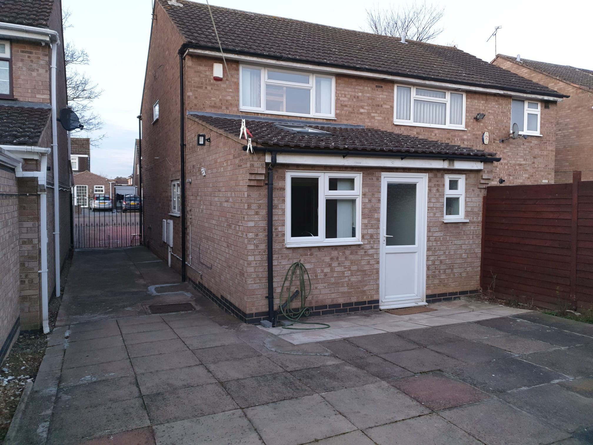 2 bedroom semi-detached house To Let in Leicester - Garden.