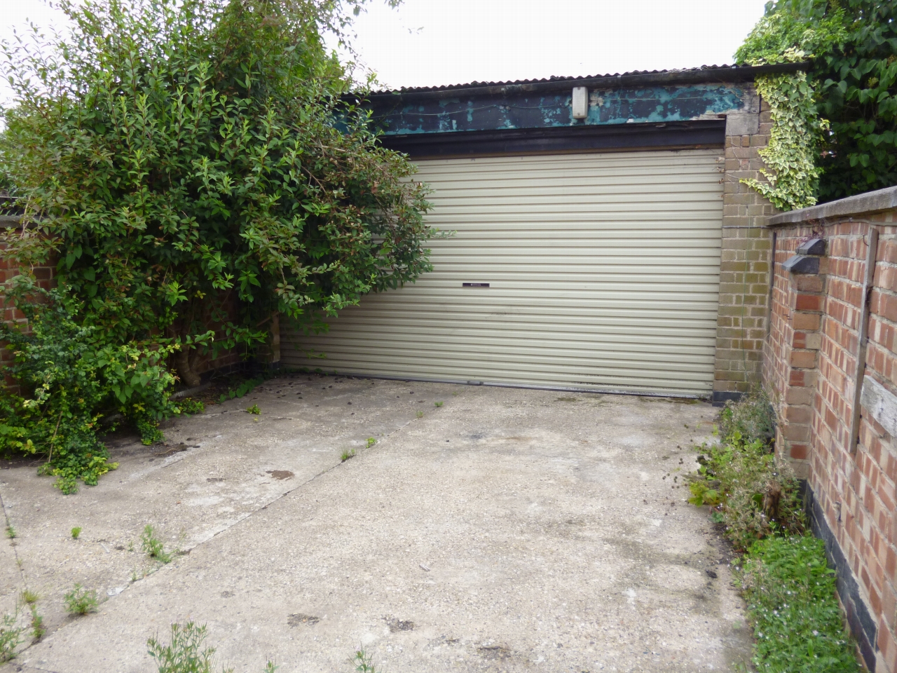 Garage To Let in Leicester - Photograph 1.