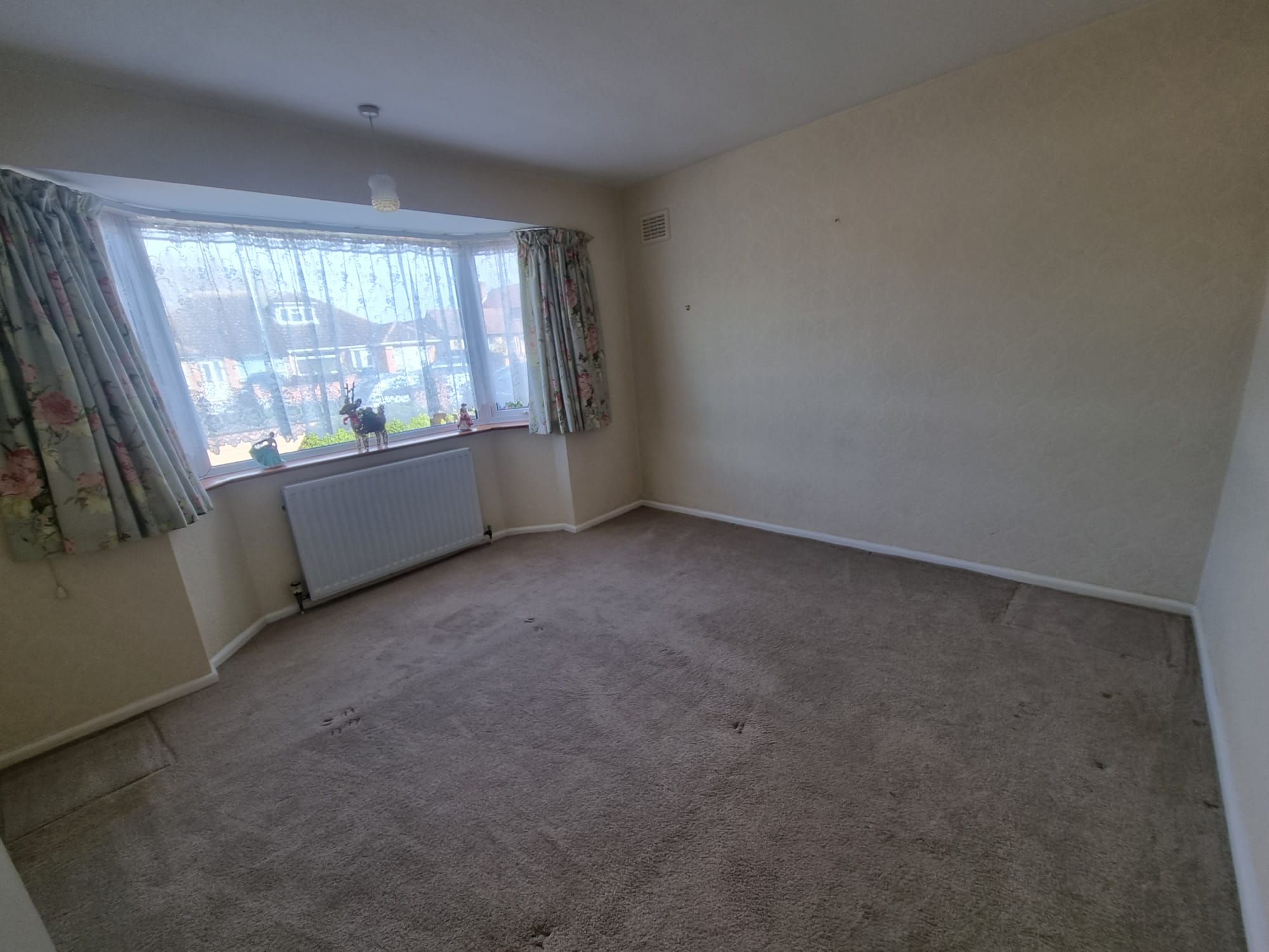 2 bedroom detached bungalow SSTC in Leicester - Photograph 5.