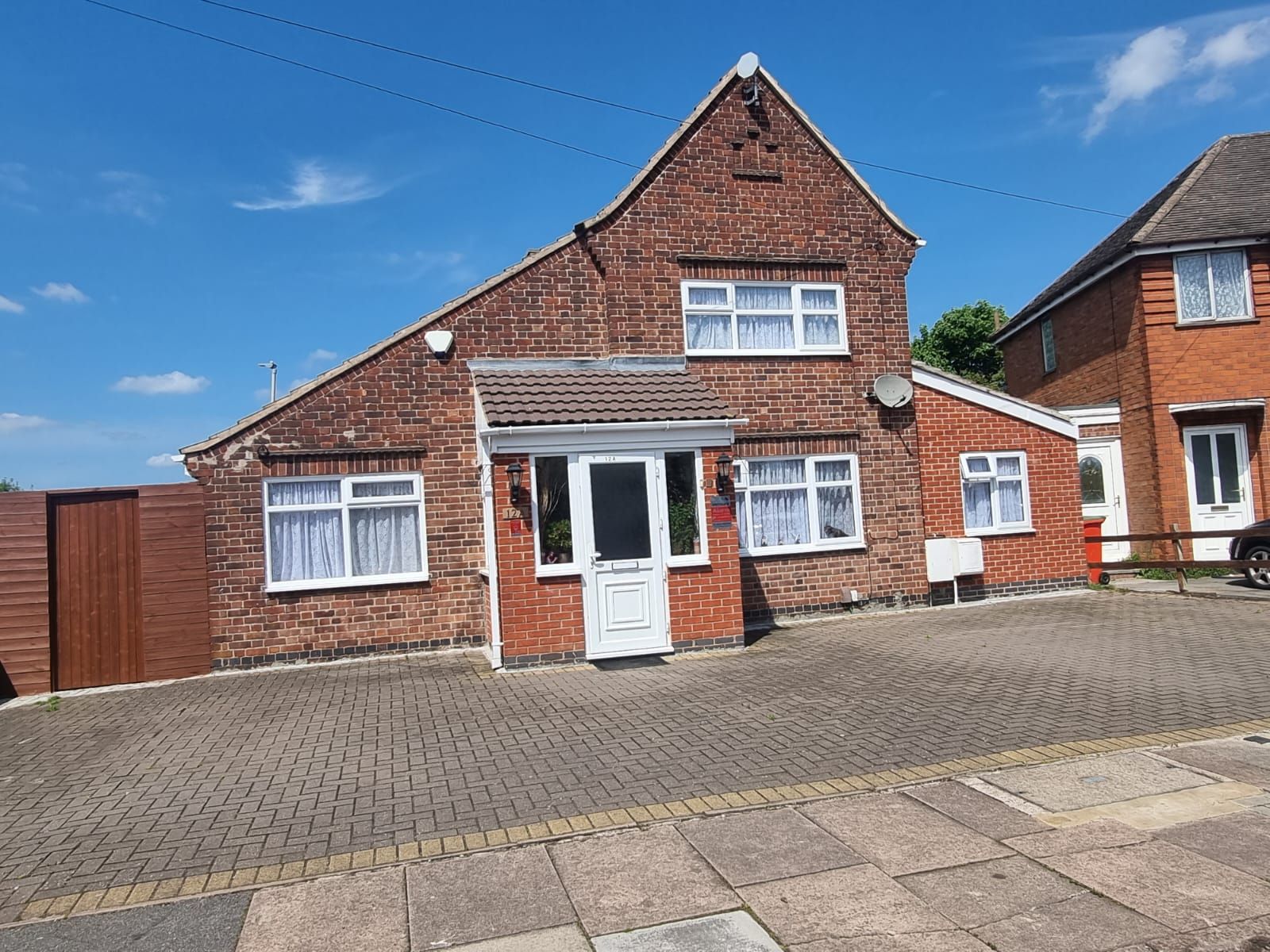 4 bedroom detached house For Sale in Leicester - Photograph 1.