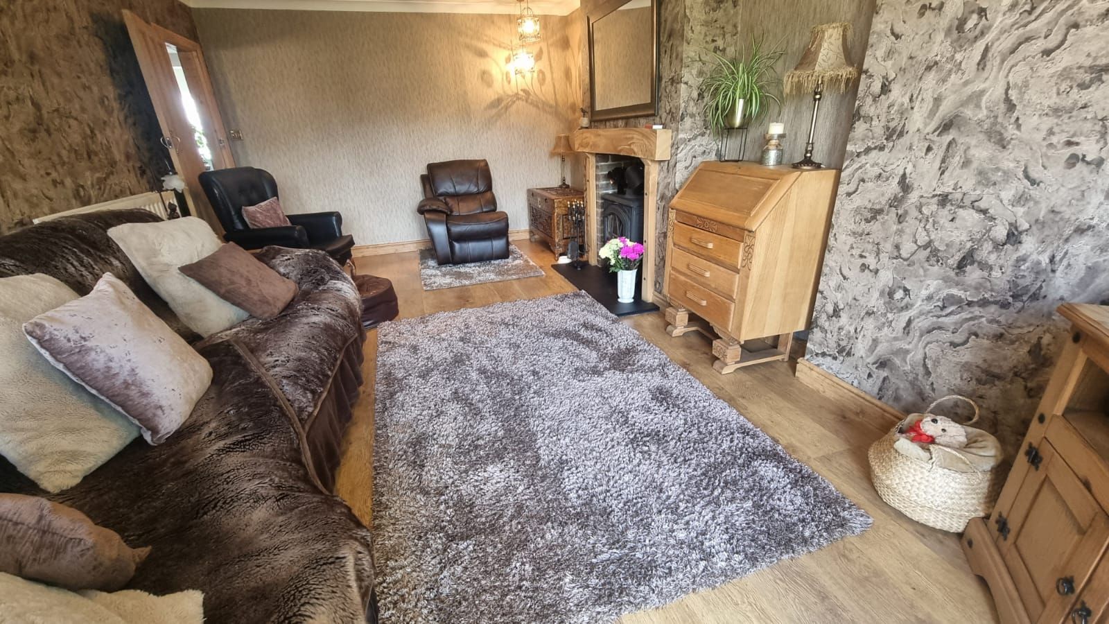 4 bedroom semi-detached house For Sale in Leicester - Photograph 5.