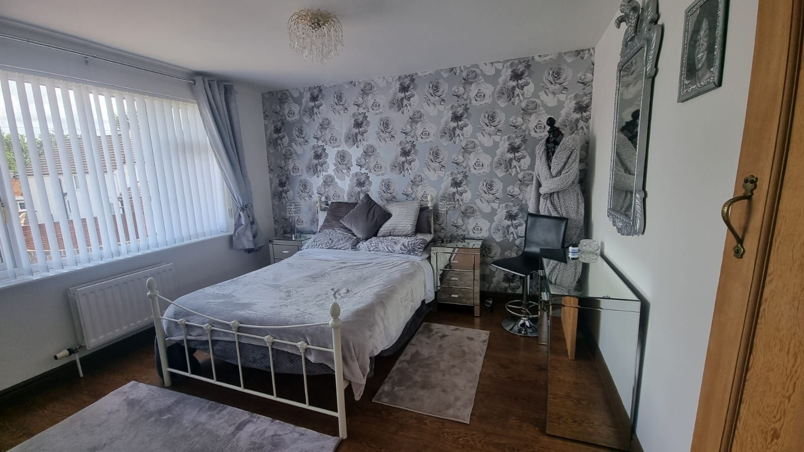 4 bedroom semi-detached house For Sale in Leicester - Photograph 12.