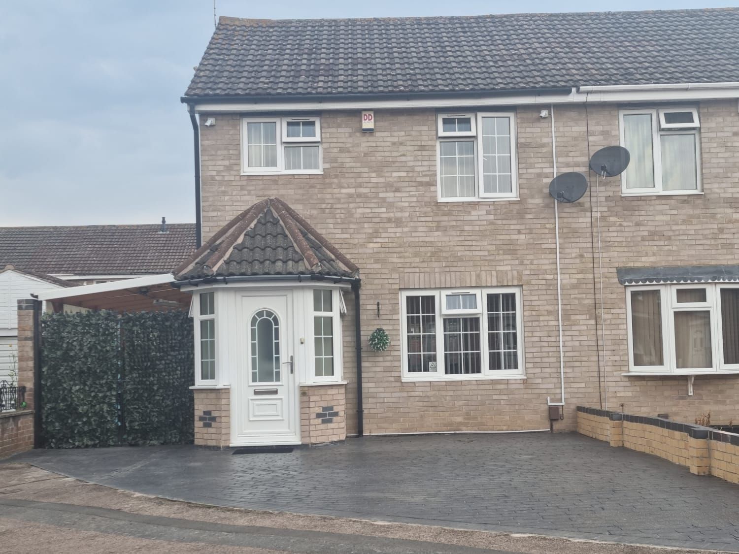 3 bedroom semi-detached house For Sale in Leicester - Photograph 1.