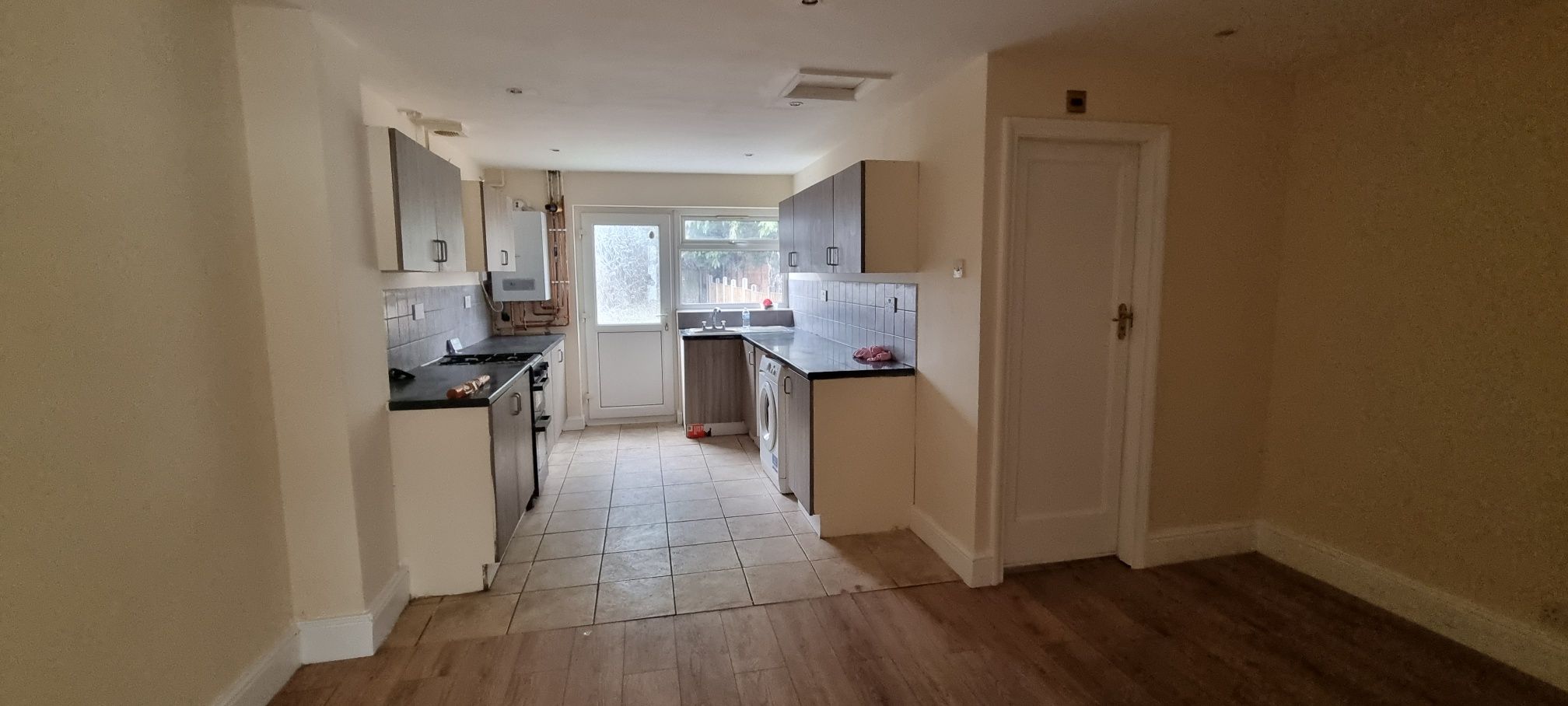 3 bedroom mid terraced house To Let in Leicester - Photograph 3.