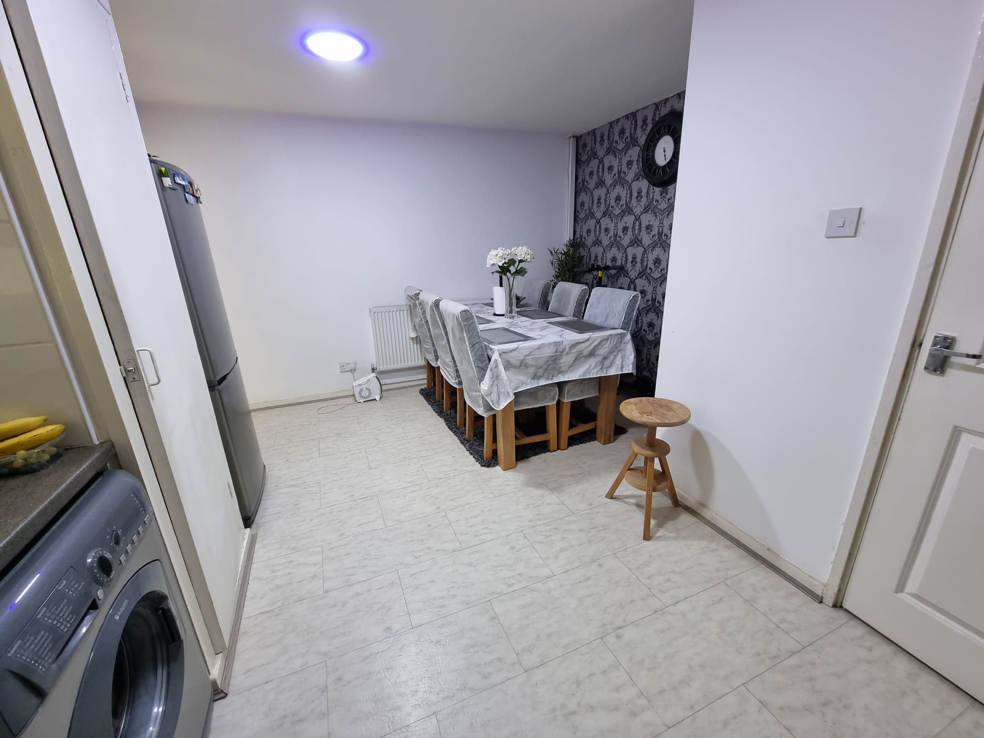 4 bedroom end terraced house To Let in Leicester - Photograph 4.
