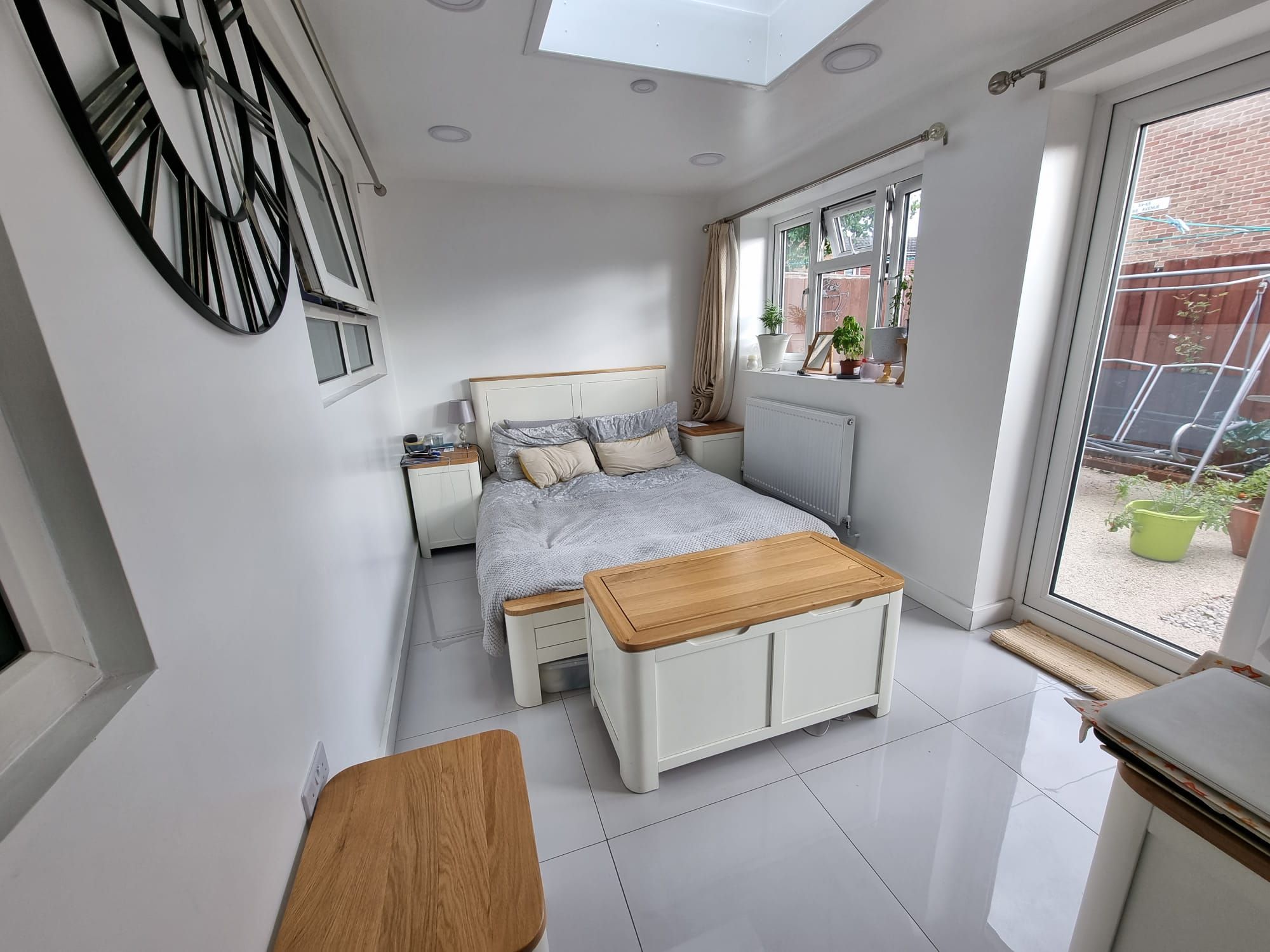 4 bedroom end terraced house To Let in Leicester - Photograph 5.