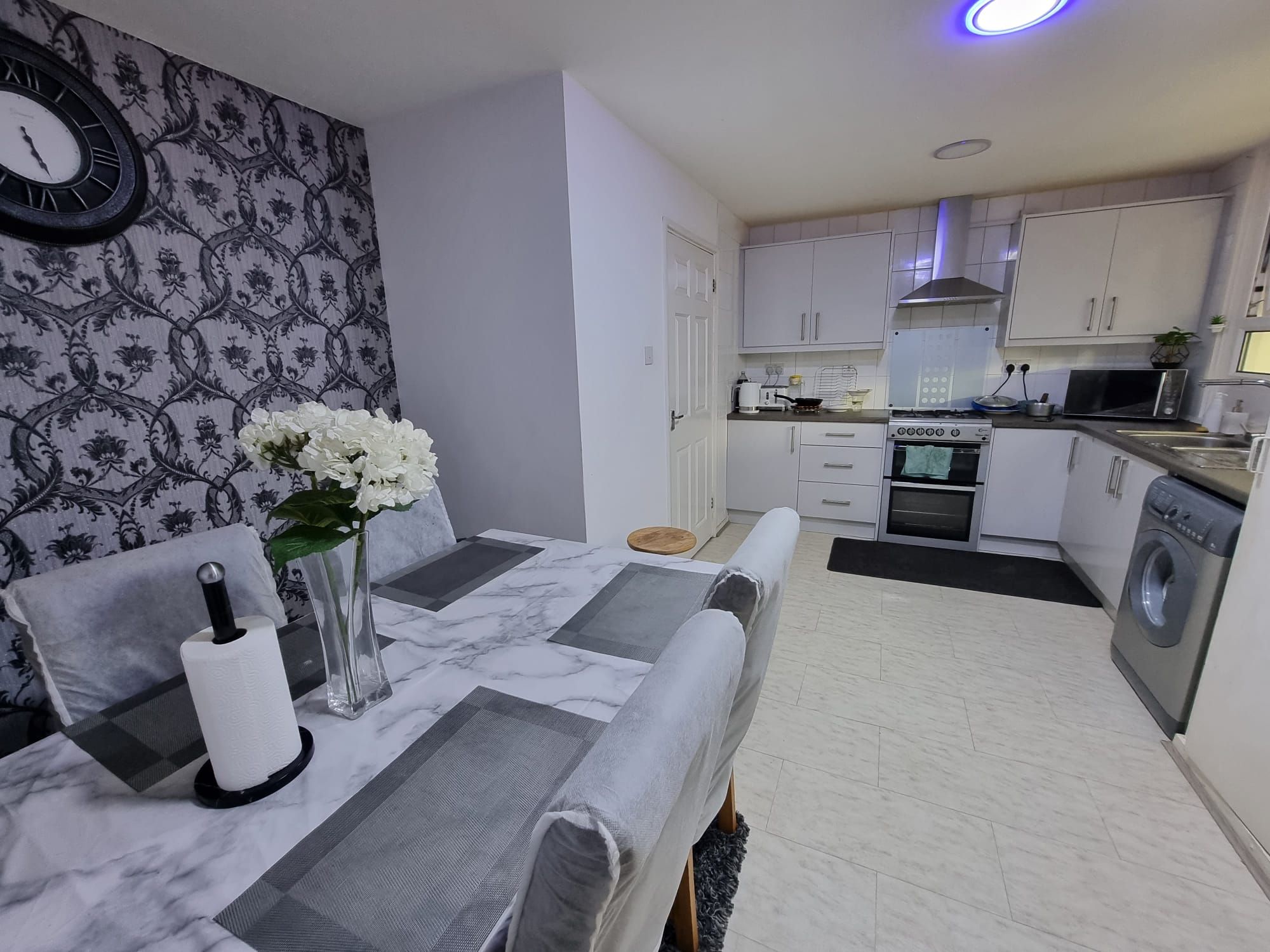 4 bedroom end terraced house To Let in Leicester - Property photograph.