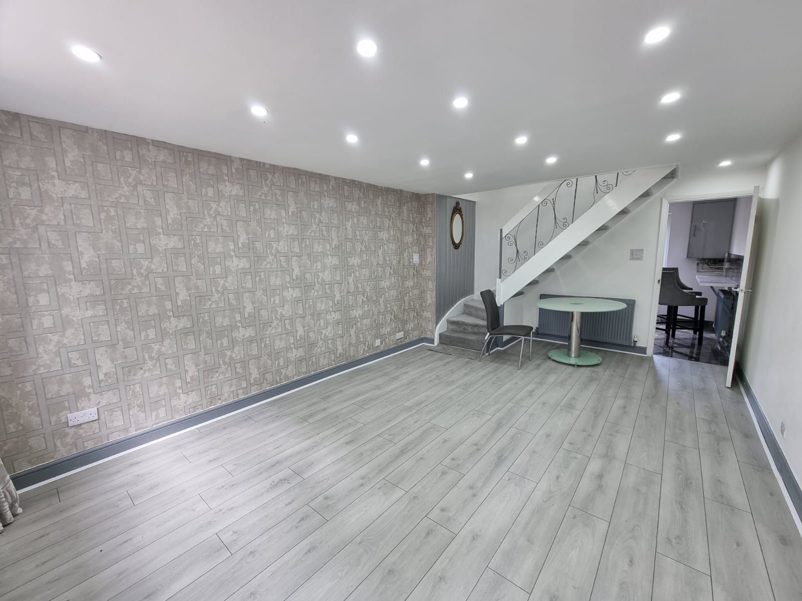 2 bedroom mid terraced house For Sale in Leicester - Photograph 2.