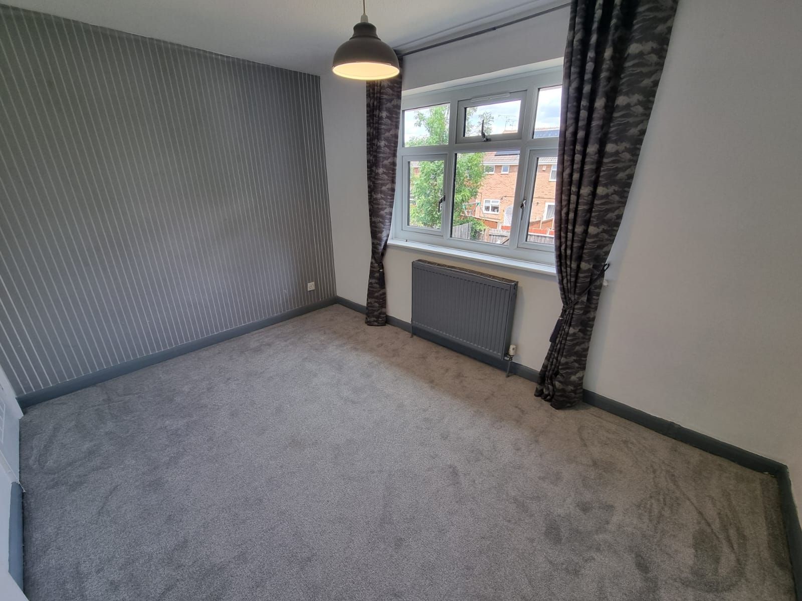 2 bedroom mid terraced house For Sale in Leicester - Photograph 4.