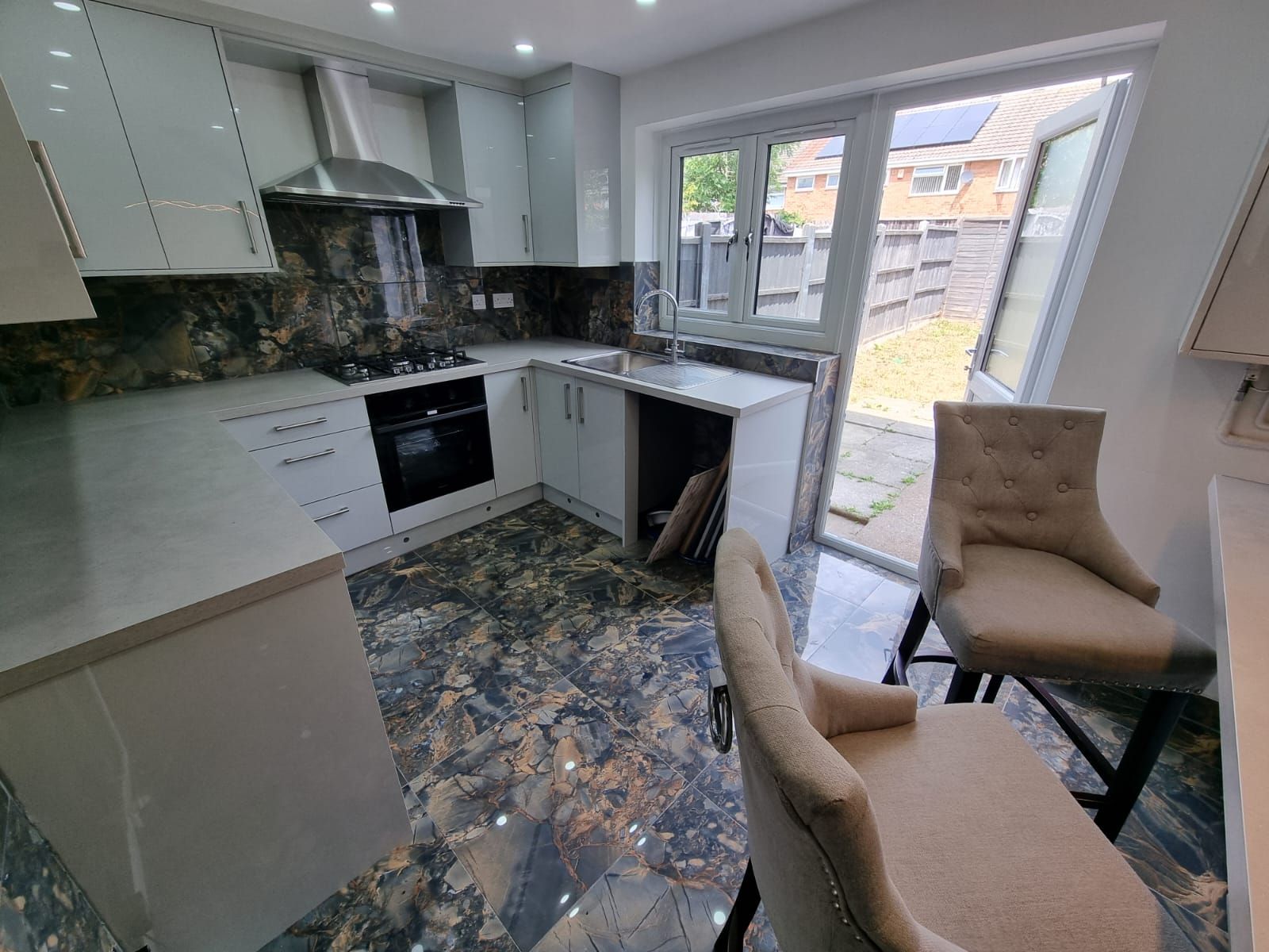 2 bedroom mid terraced house For Sale in Leicester - Photograph 3.