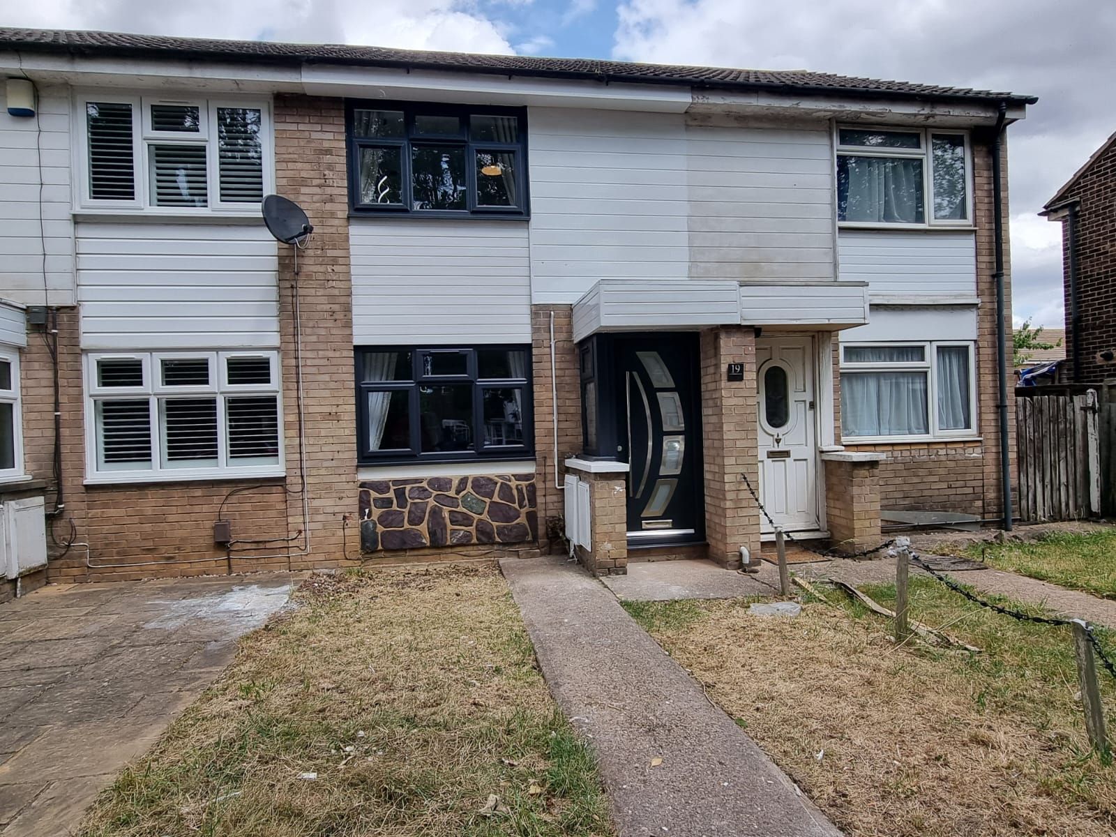 2 bedroom mid terraced house For Sale in Leicester - Front Elevation.