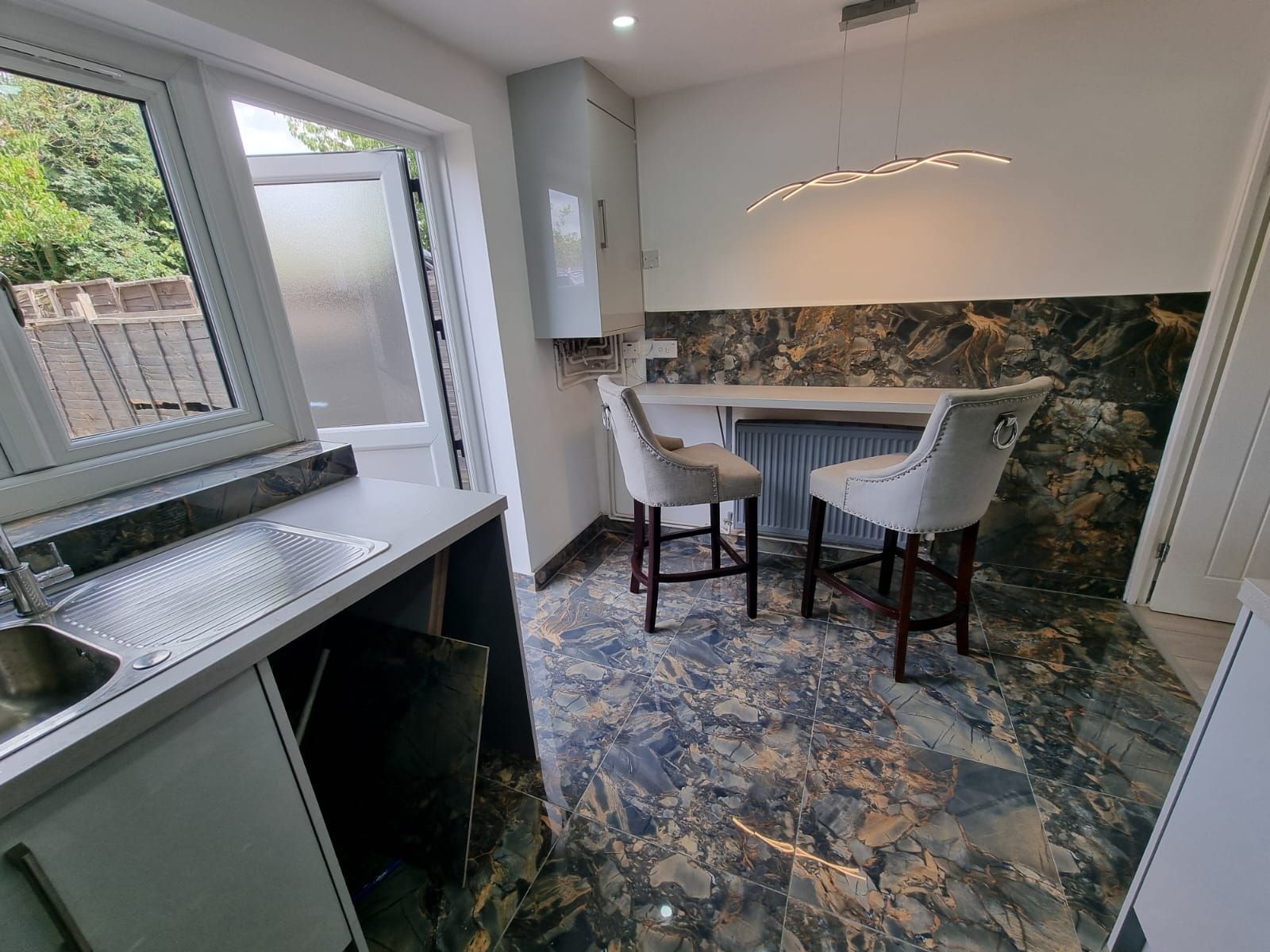 2 bedroom mid terraced house For Sale in Leicester - Photograph 2.