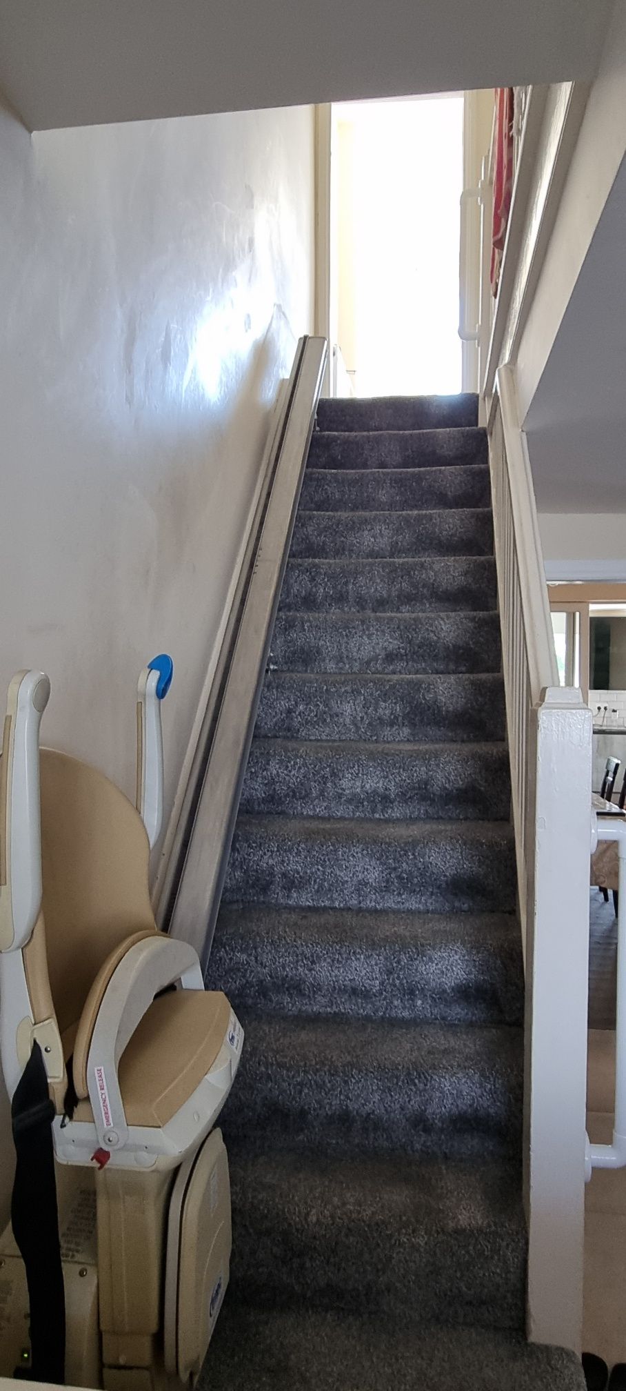 3 bedroom semi-detached house For Sale in Leicester - Landing.