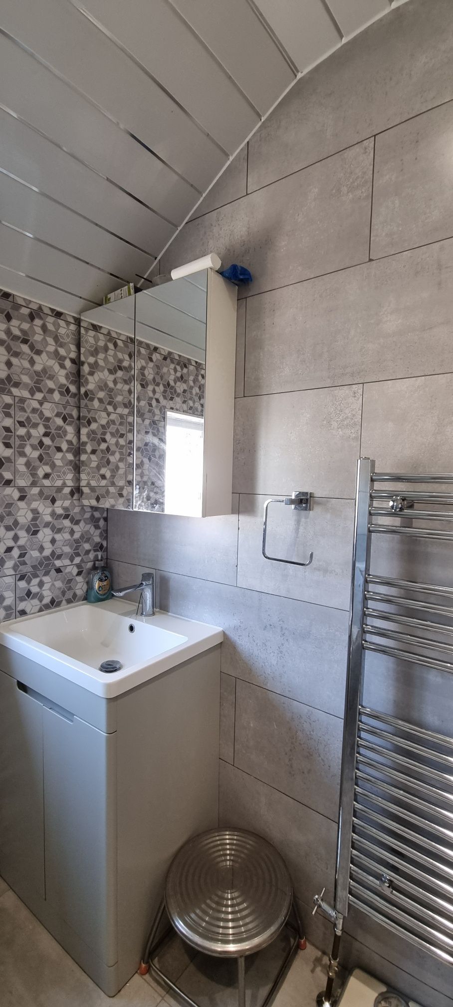 3 bedroom semi-detached house For Sale in Leicester - Bathroom.