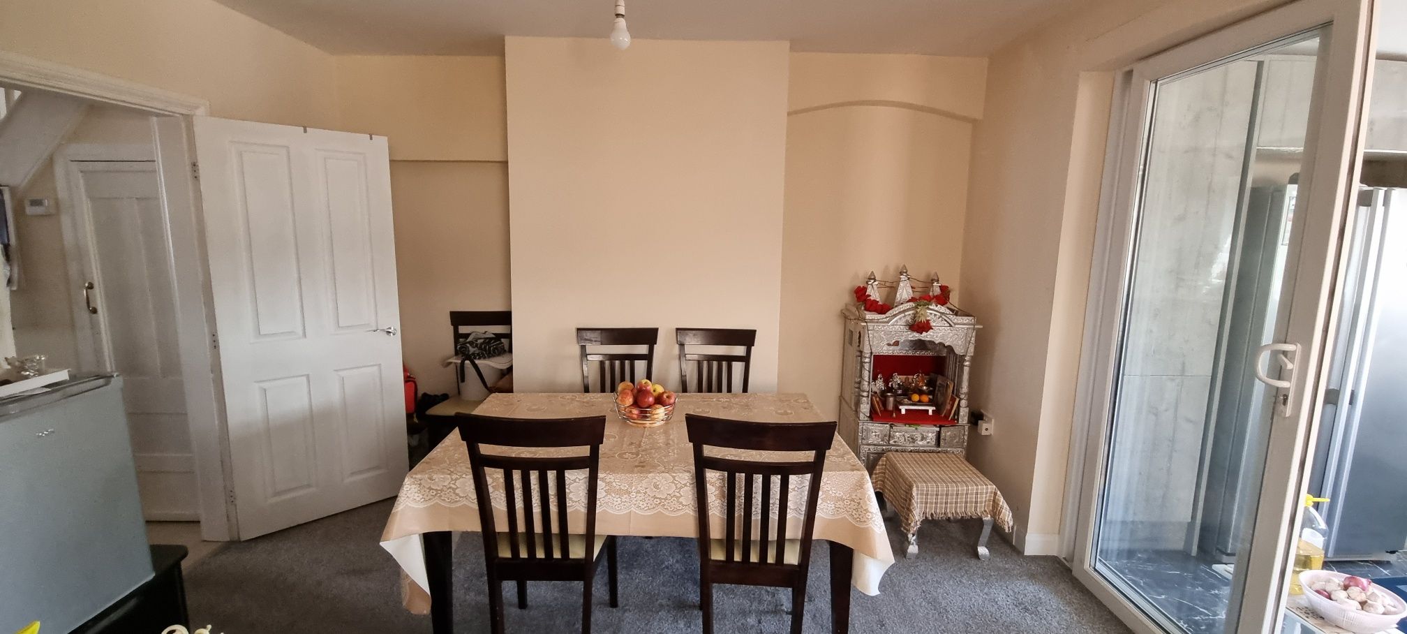3 bedroom semi-detached house For Sale in Leicester - Living Room / Dining Room.