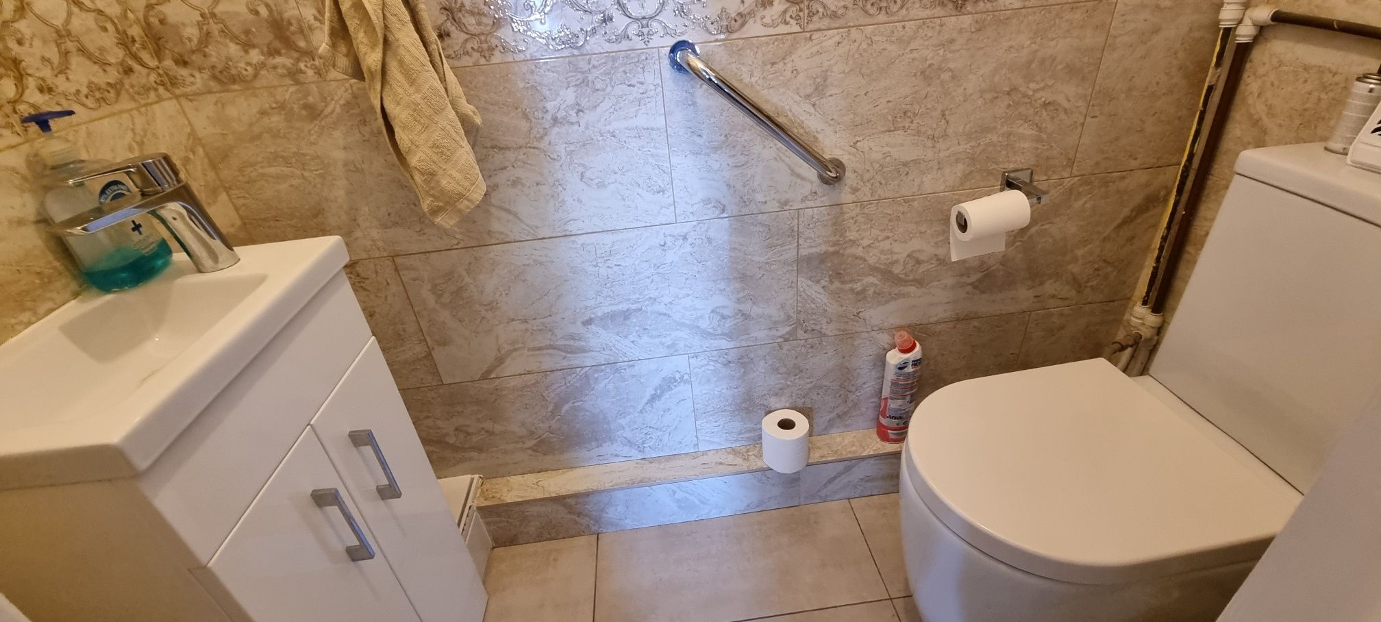 3 bedroom semi-detached house For Sale in Leicester - Ground Floor WC.