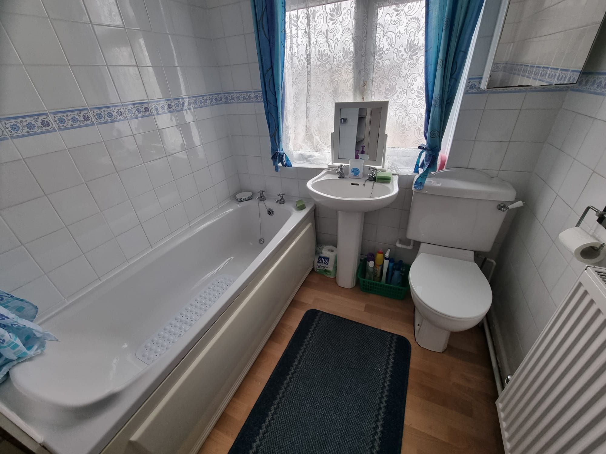 3 bedroom semi-detached house For Sale in Leicester - Photograph 10.