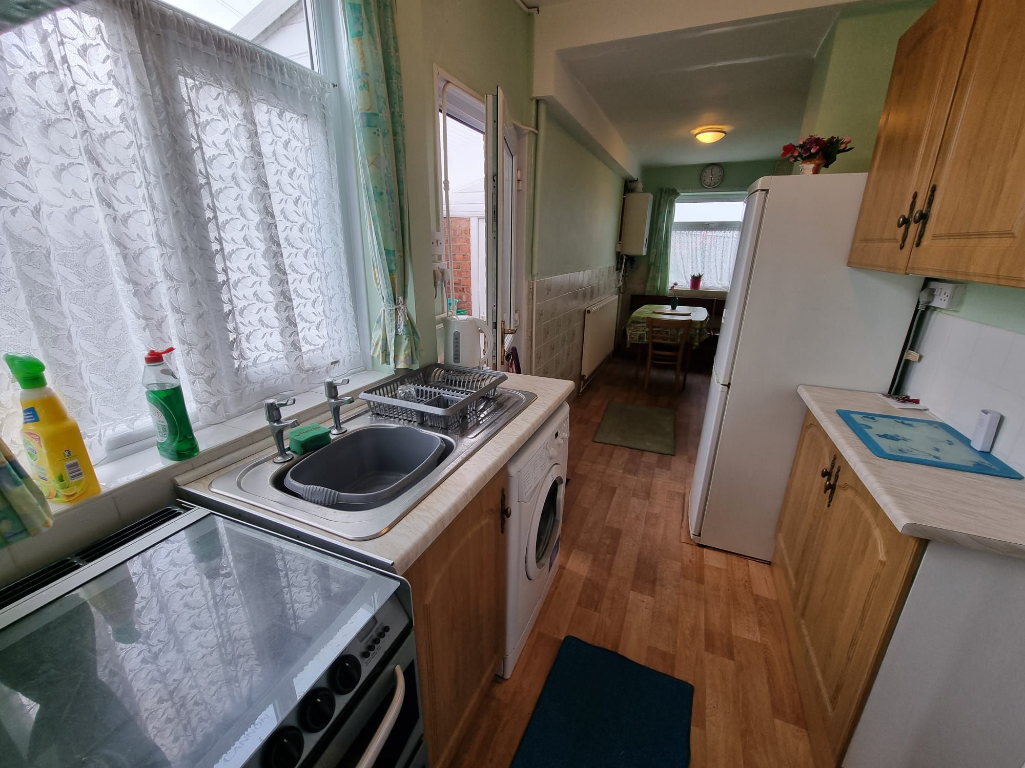 3 bedroom semi-detached house For Sale in Leicester - Photograph 4.