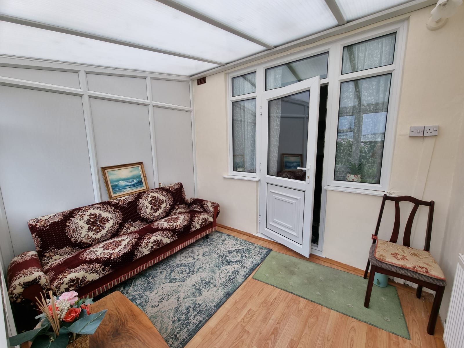 3 bedroom semi-detached house For Sale in Leicester - Photograph 4.