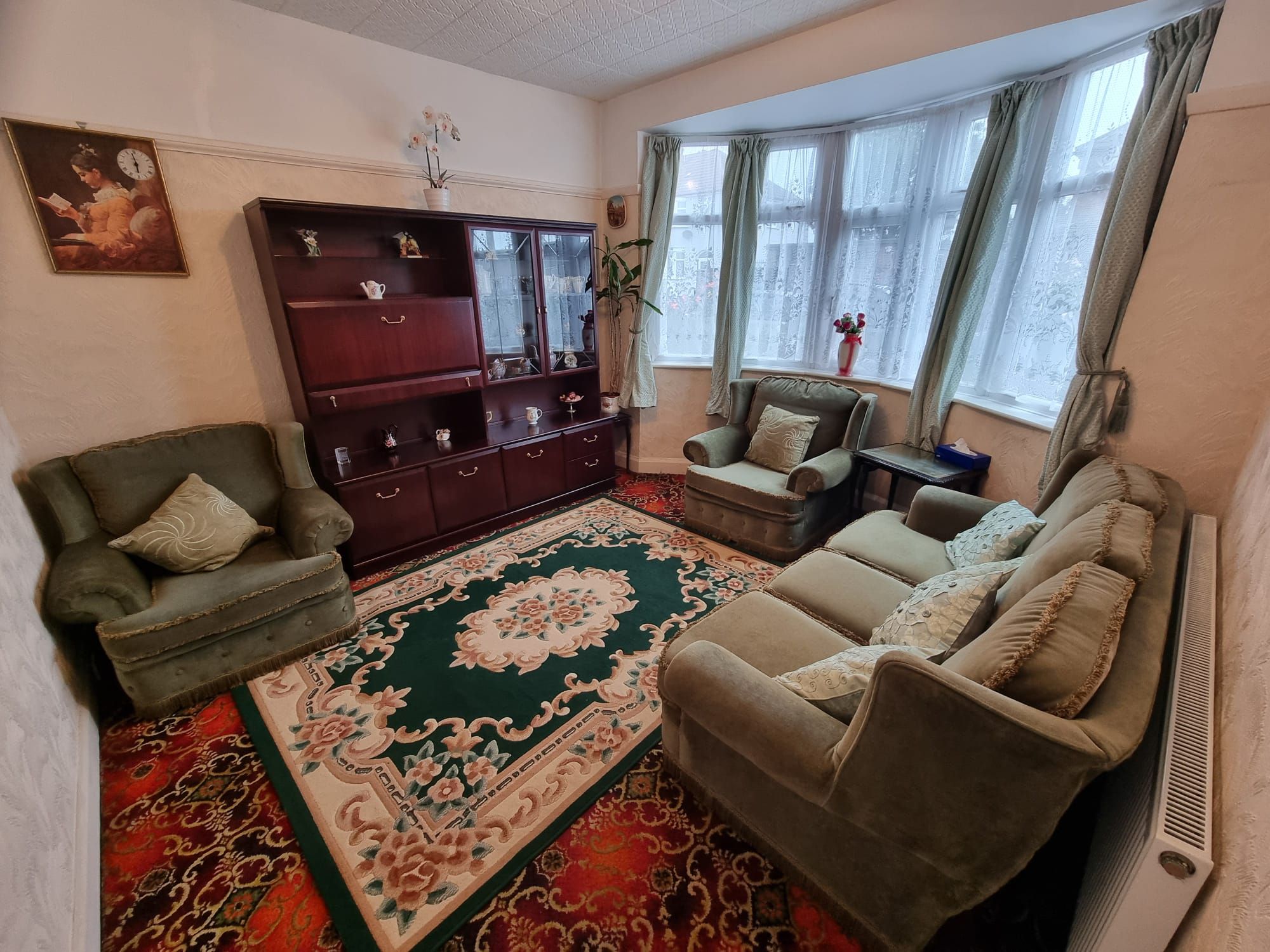 3 bedroom semi-detached house For Sale in Leicester - Photograph 3.