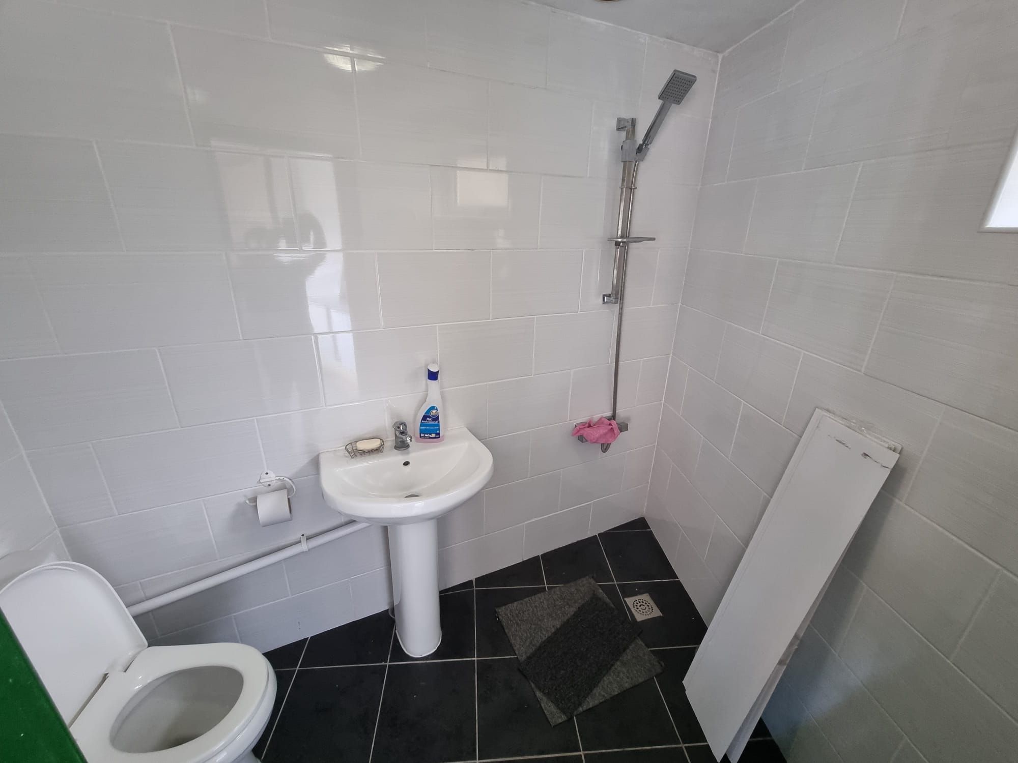 4 bedroom town house For Sale in Leicester - Photograph 7.