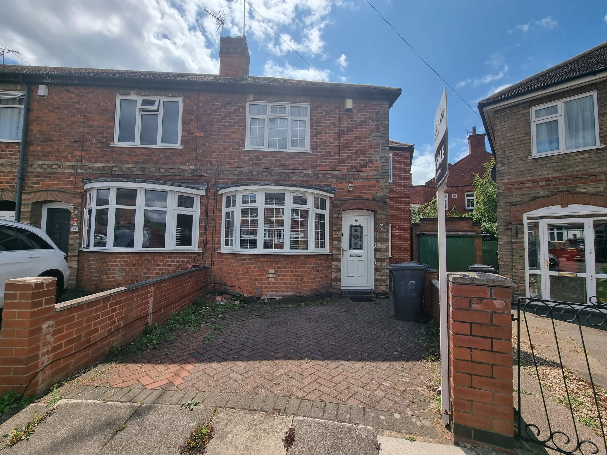 4 bedroom town house For Sale in Leicester - Photograph 1.