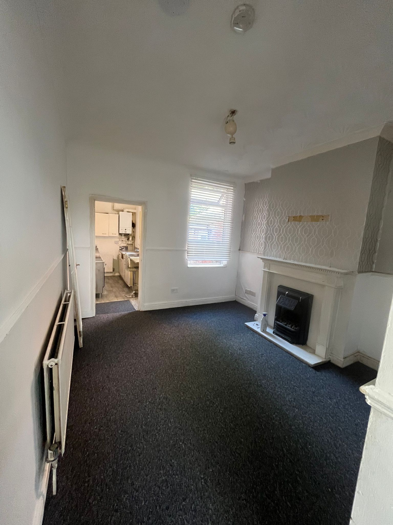 2 bedroom mid terraced house For Sale in Leicester - Photograph 5.