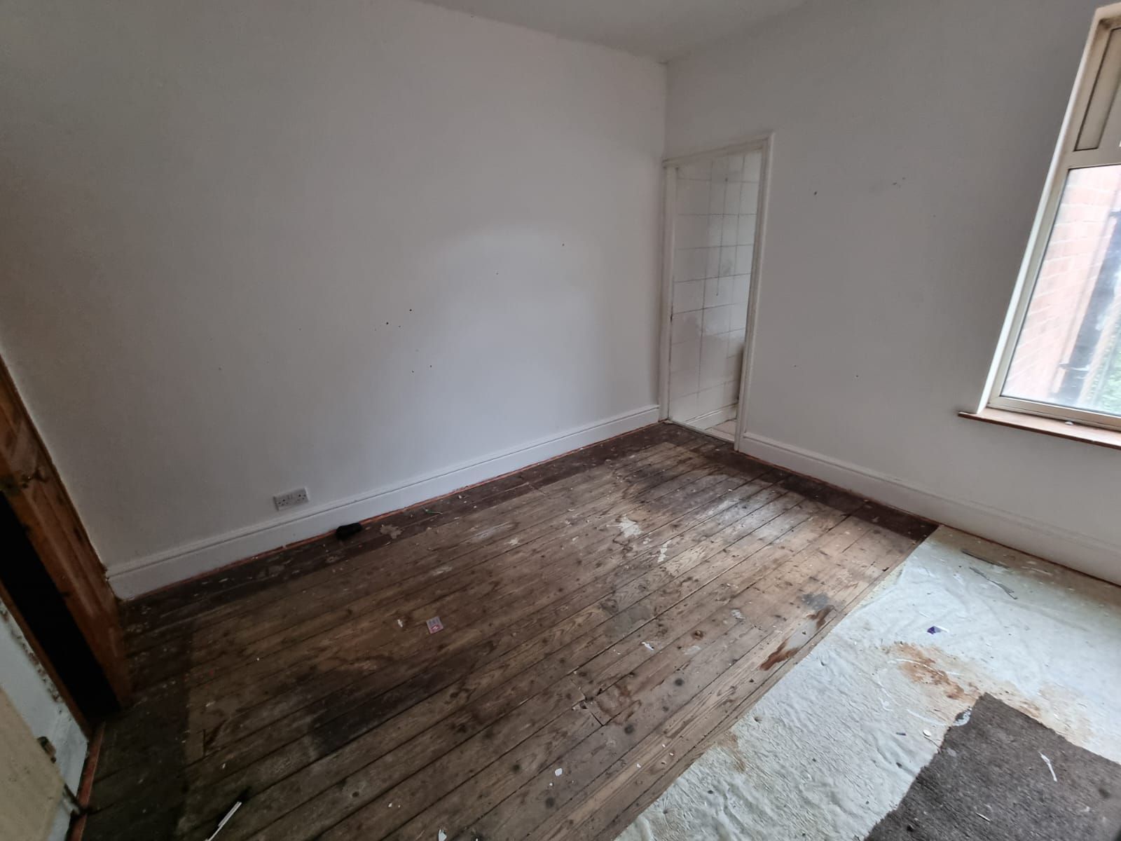 2 bedroom mid terraced house For Sale in Leicester - Photograph 7.