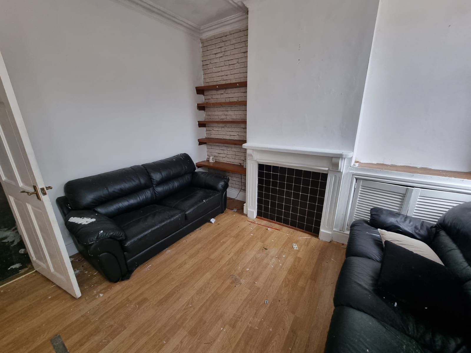 2 bedroom mid terraced house For Sale in Leicester - Photograph 3.