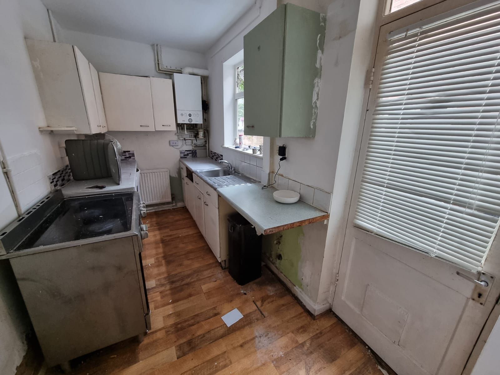 2 bedroom mid terraced house For Sale in Leicester - Photograph 5.