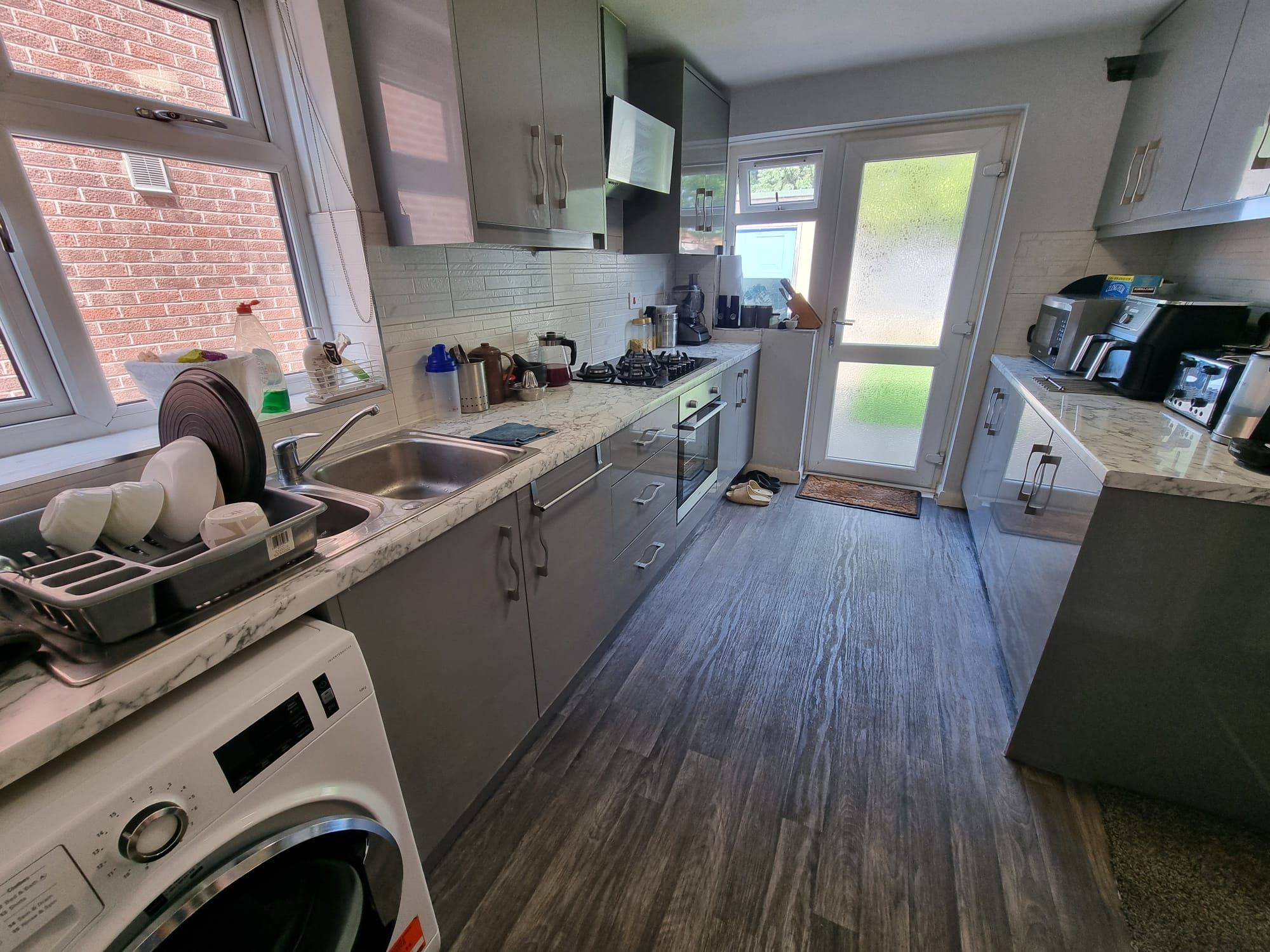 4 bedroom detached house For Sale in Leicester - Photograph 4.