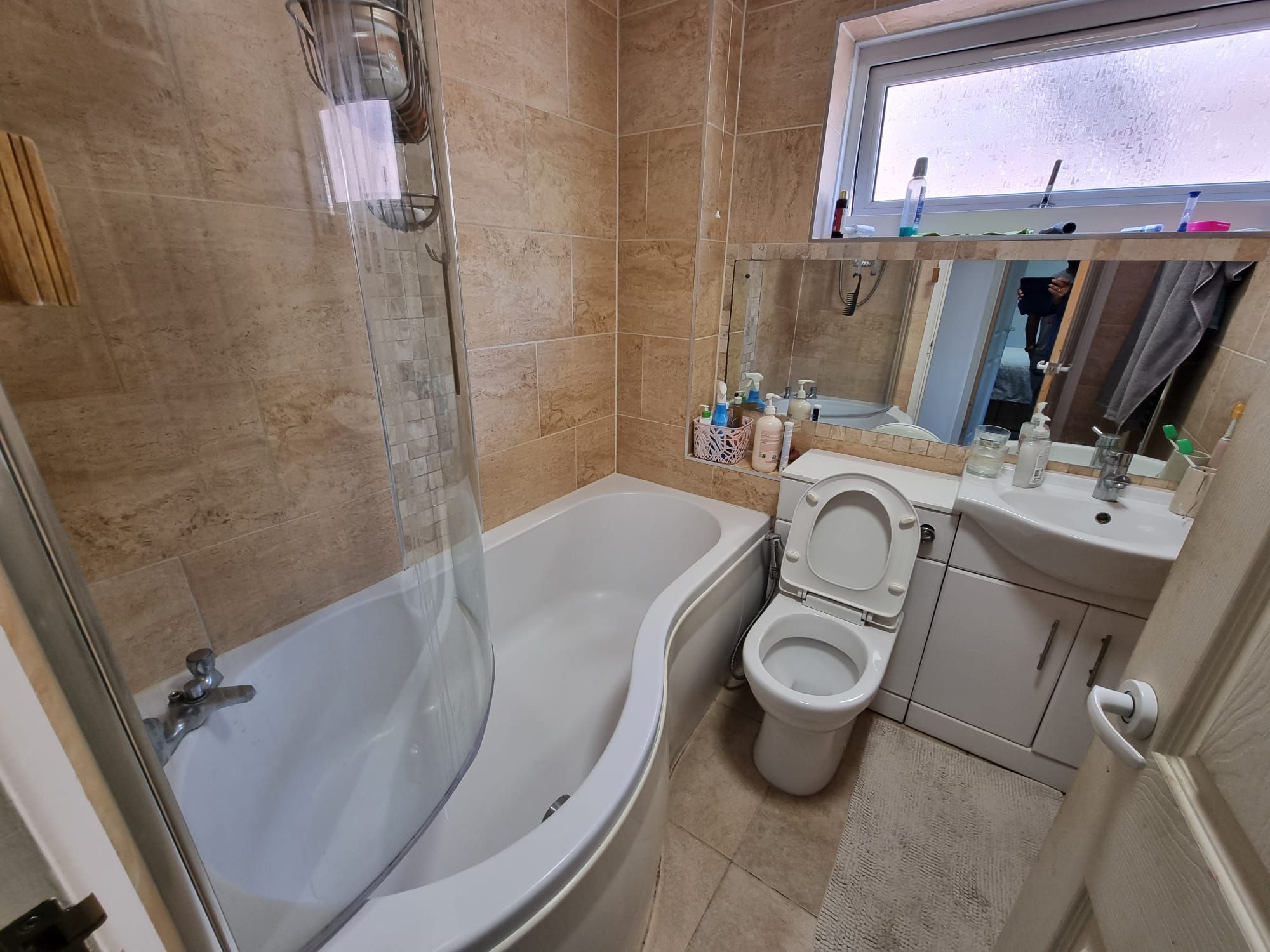 4 bedroom detached house For Sale in Leicester - Photograph 10.