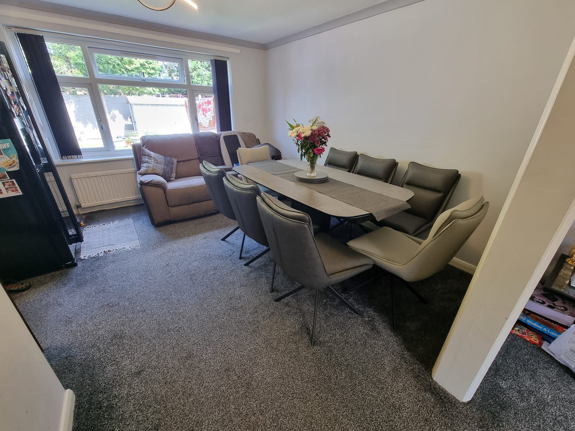 4 bedroom detached house For Sale in Leicester - Photograph 3.
