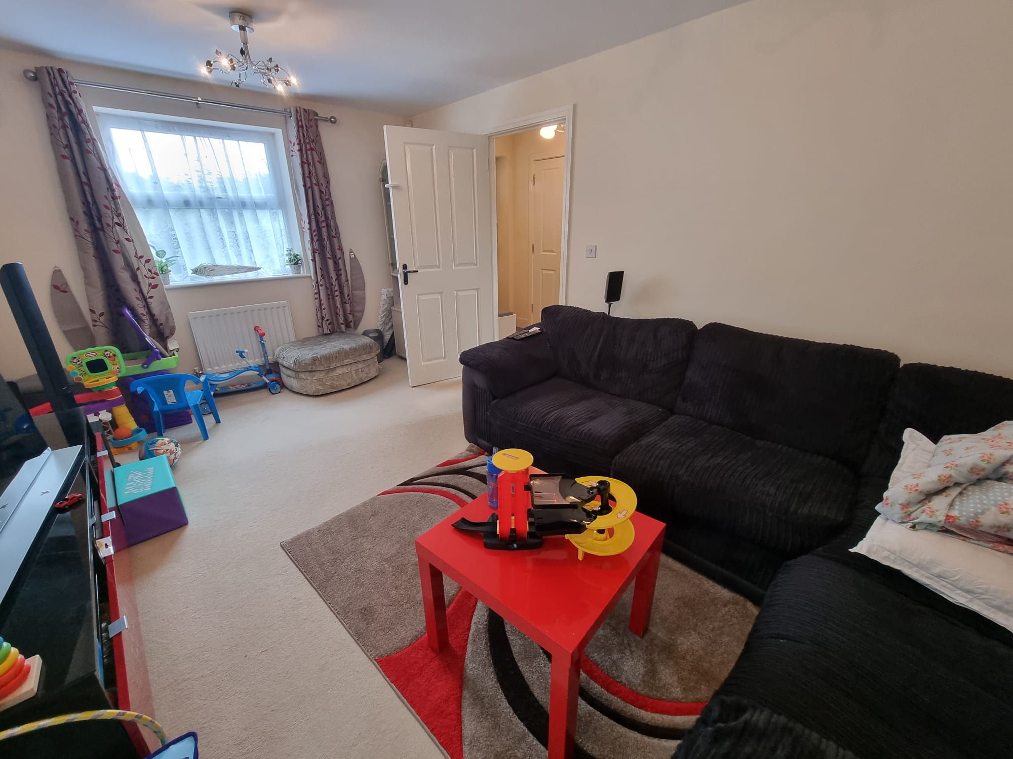 4 bedroom end terraced house For Sale in Leicester - Photograph 5.