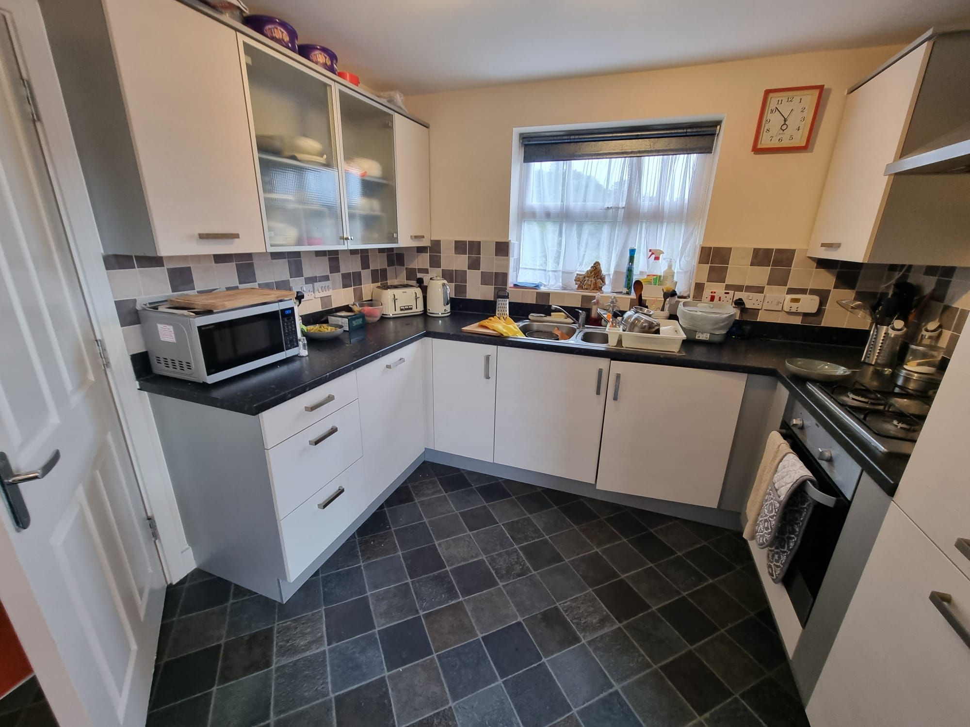 4 bedroom end terraced house For Sale in Leicester - Photograph 6.