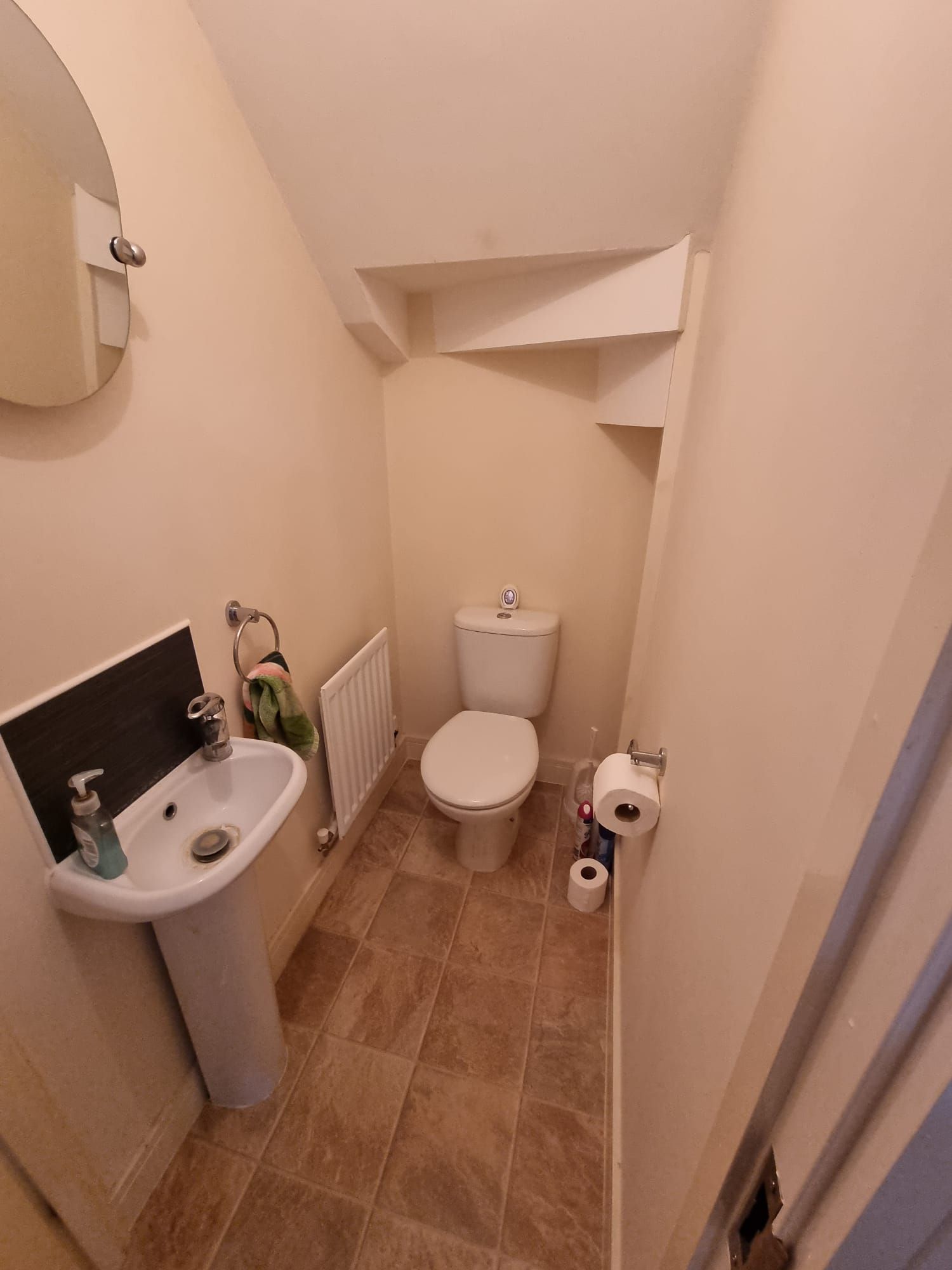 4 bedroom end terraced house For Sale in Leicester - Photograph 3.