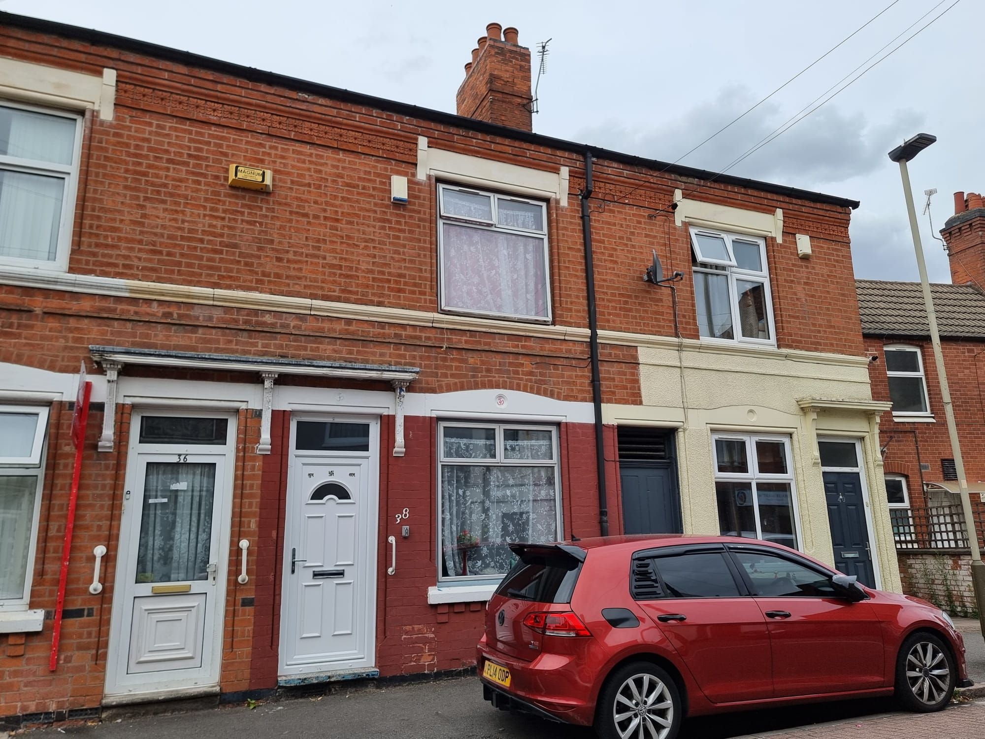 3 bedroom mid terraced house For Sale in Leicester - Photograph 1.