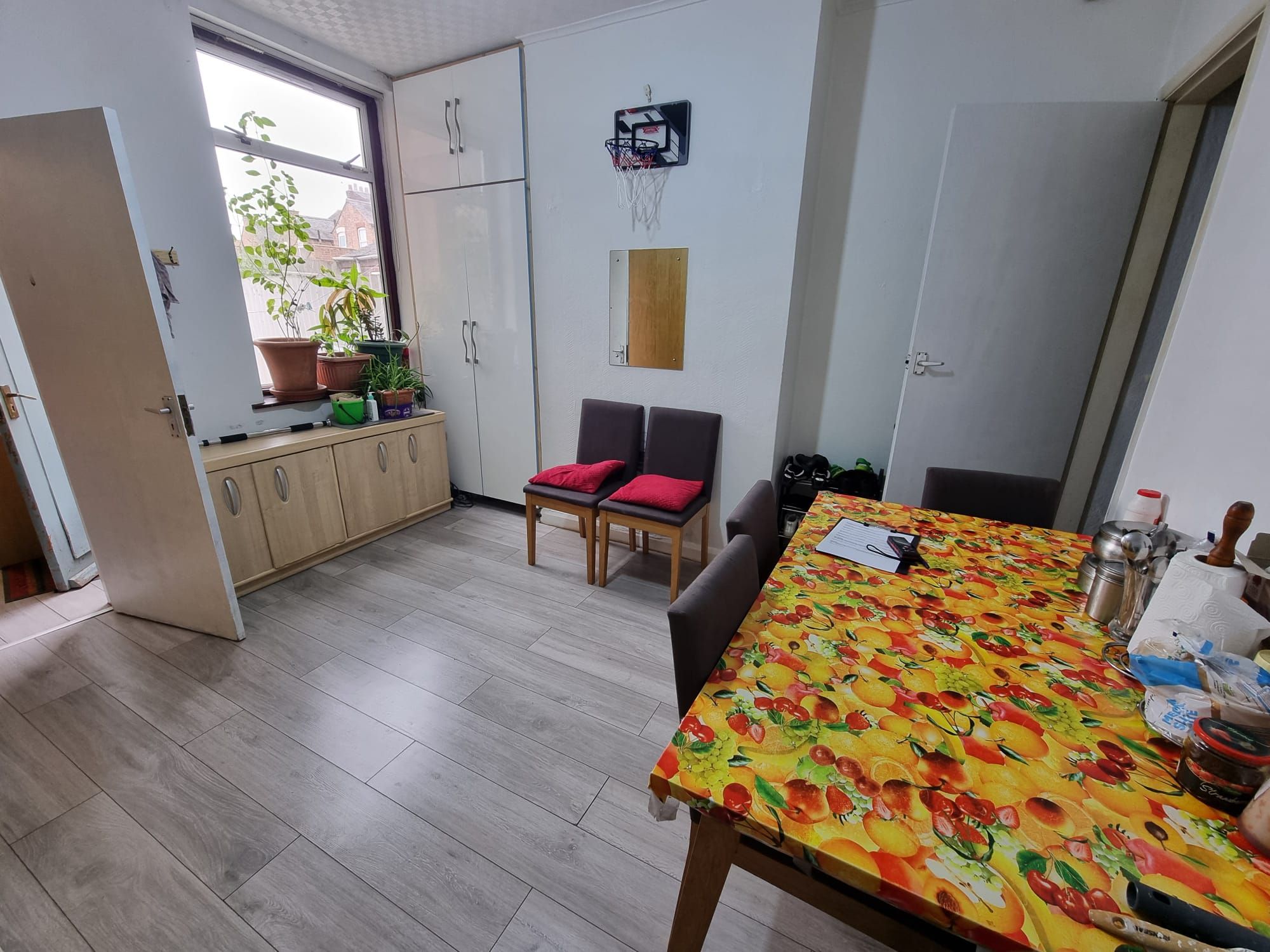 3 bedroom mid terraced house For Sale in Leicester - Photograph 3.