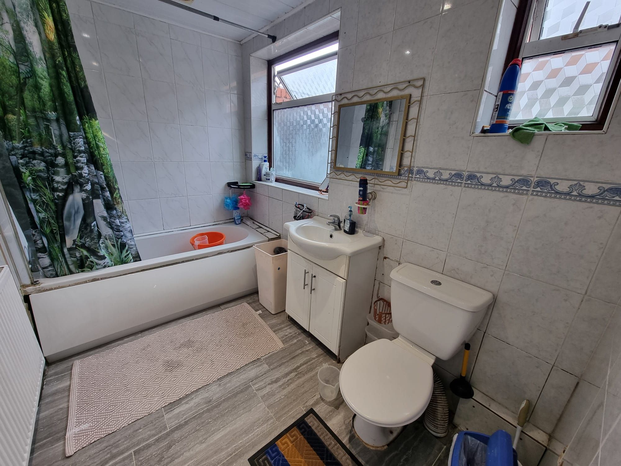 3 bedroom mid terraced house For Sale in Leicester - Photograph 8.