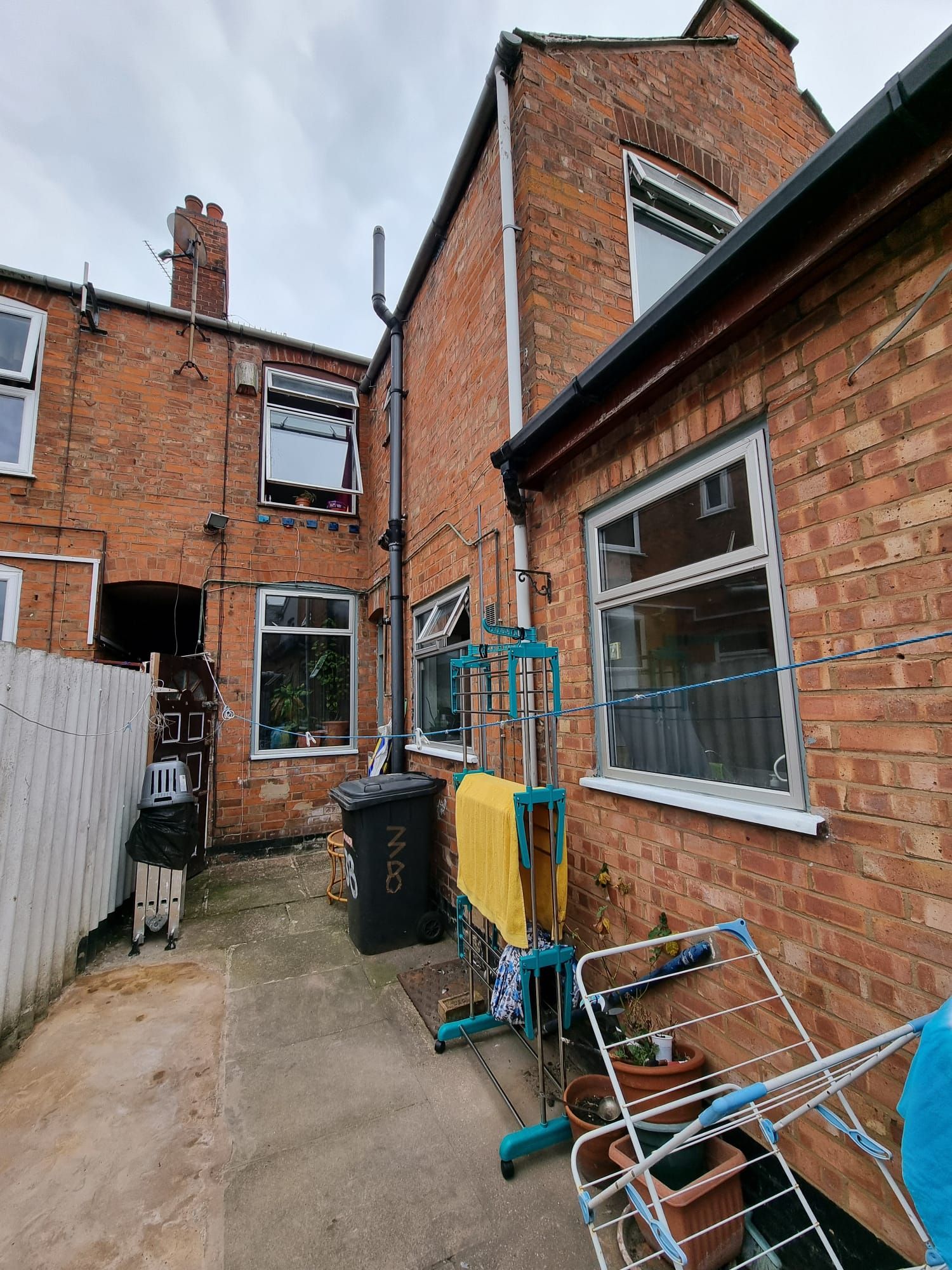 3 bedroom mid terraced house For Sale in Leicester - Photograph 9.