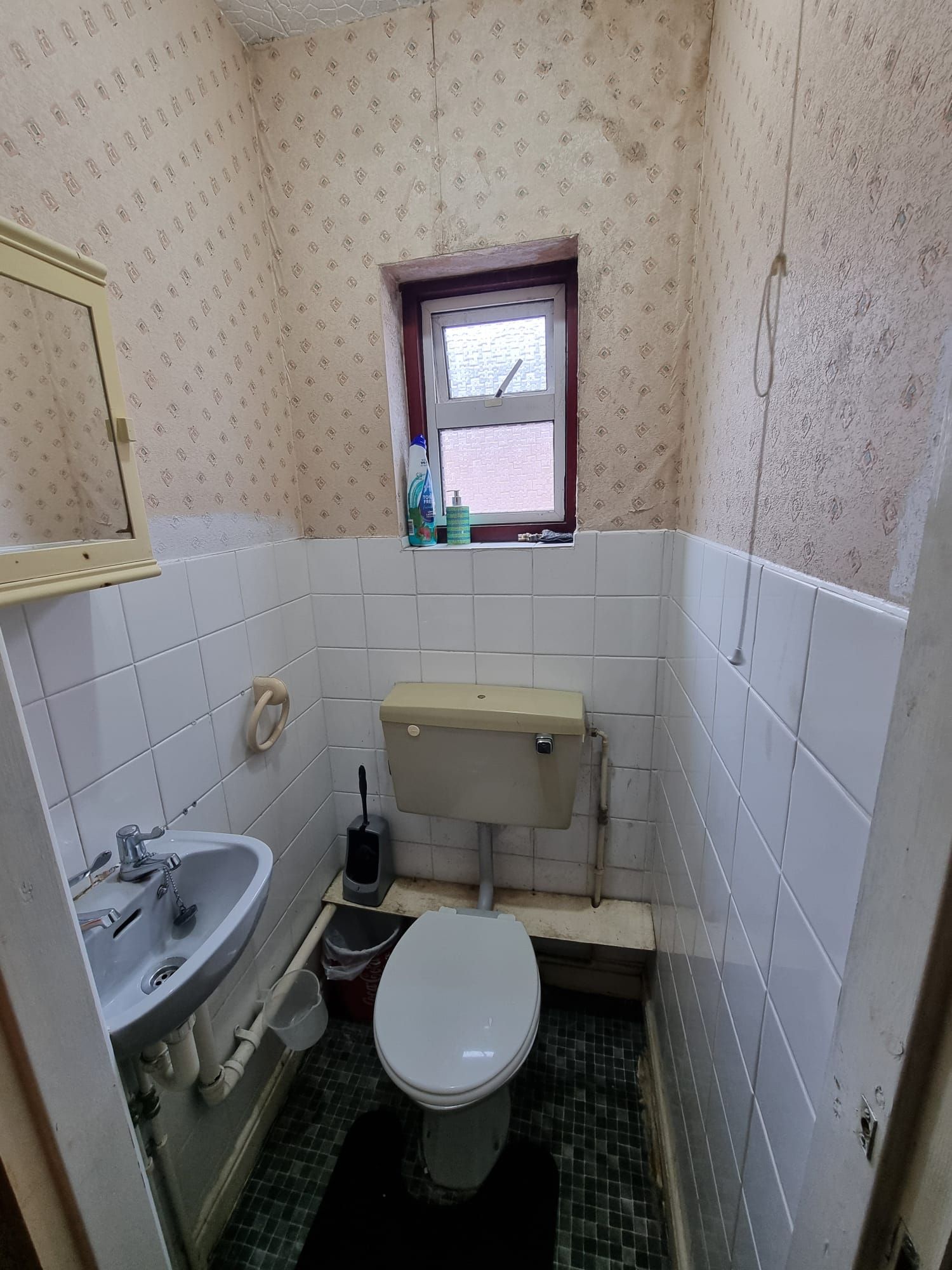 3 bedroom mid terraced house For Sale in Leicester - Photograph 6.