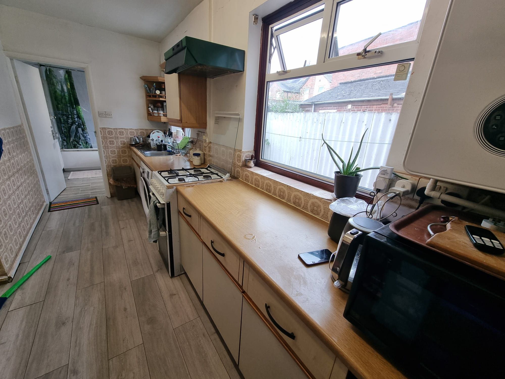 3 bedroom mid terraced house For Sale in Leicester - Photograph 4.